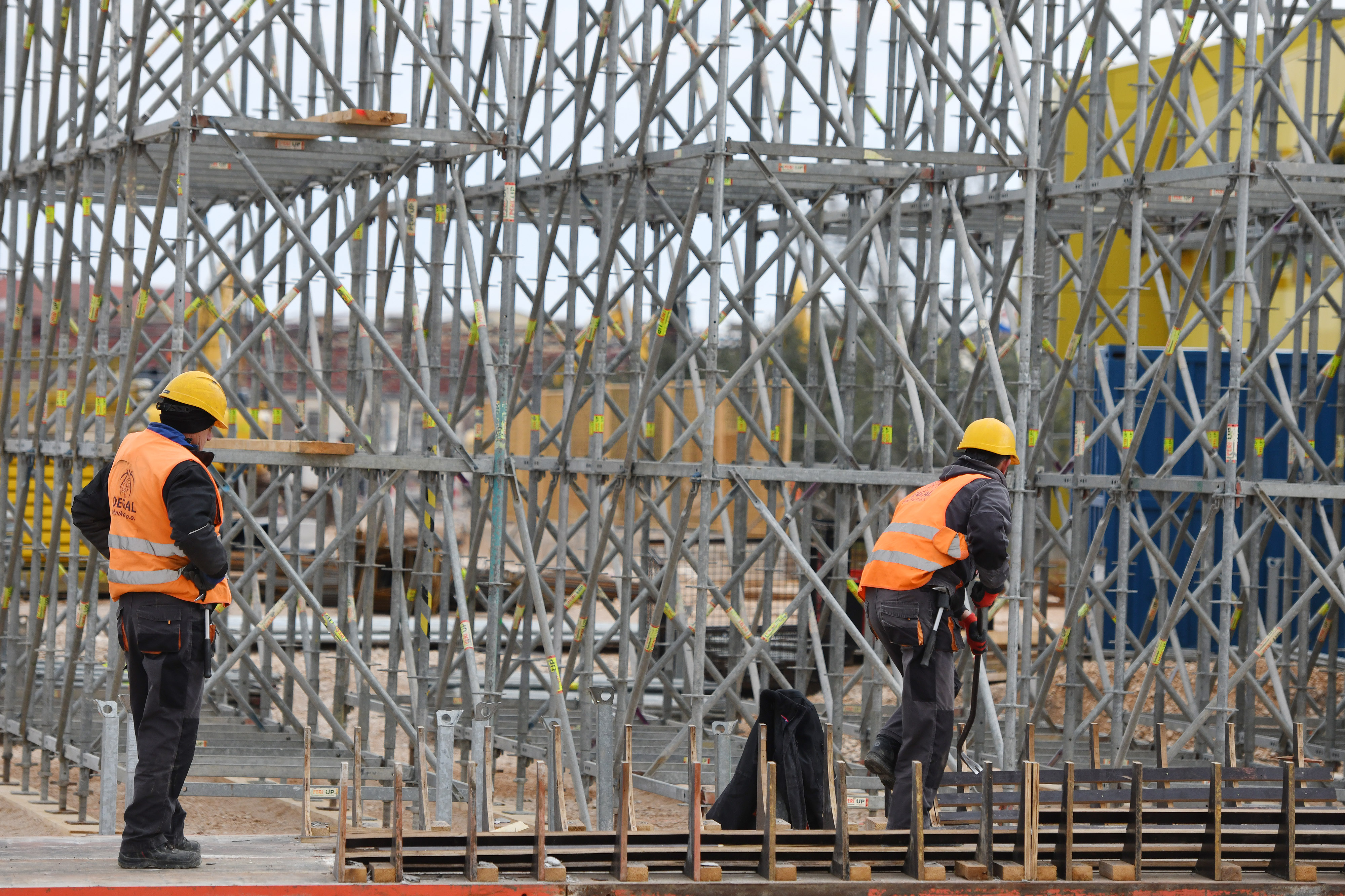 ibenik: Postavljanje eljezne konstrukcije za nadvonjak na junom ulazu u grad