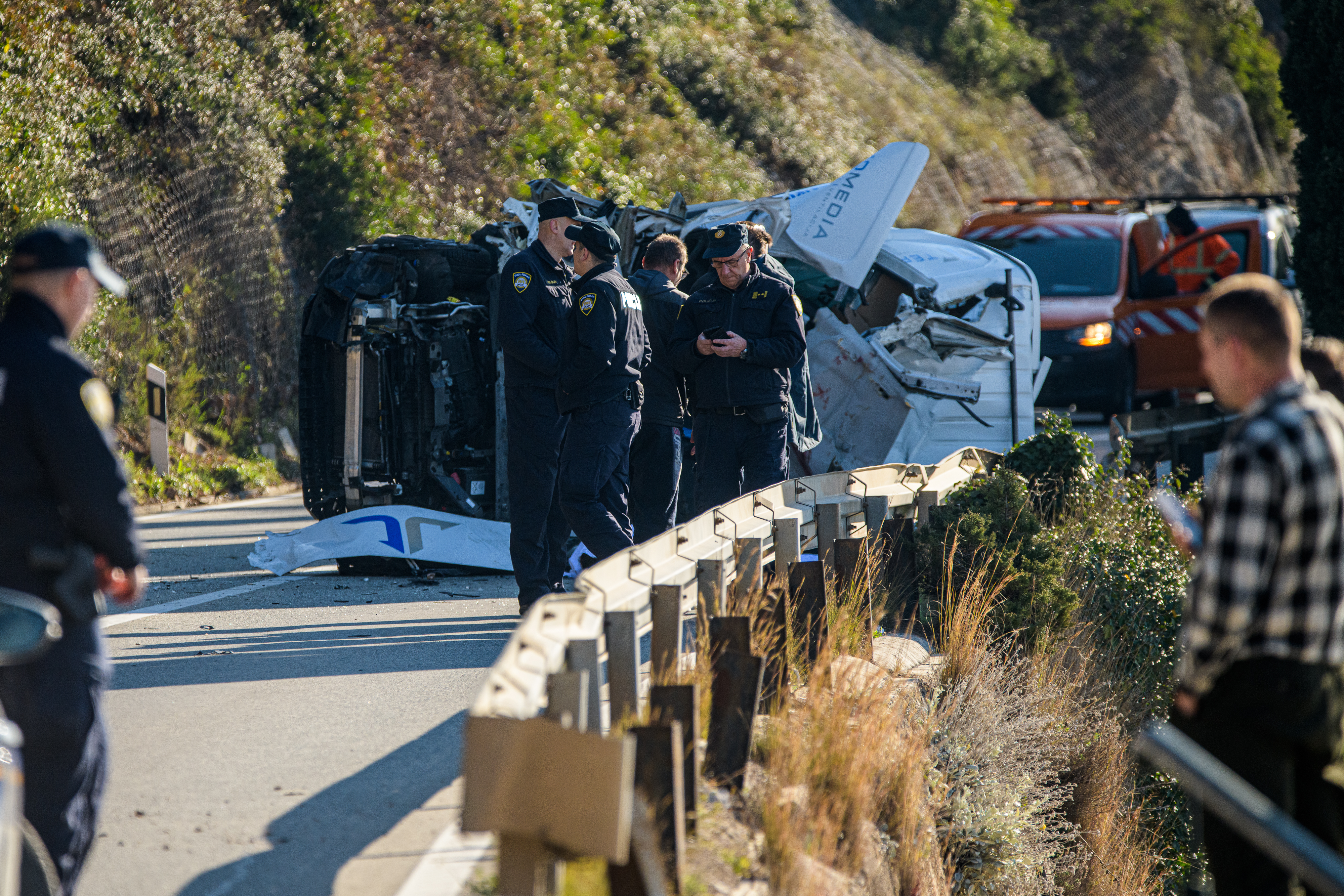 Stijena se odlomila i pala na kombi na magistrali kod Dubrovnika