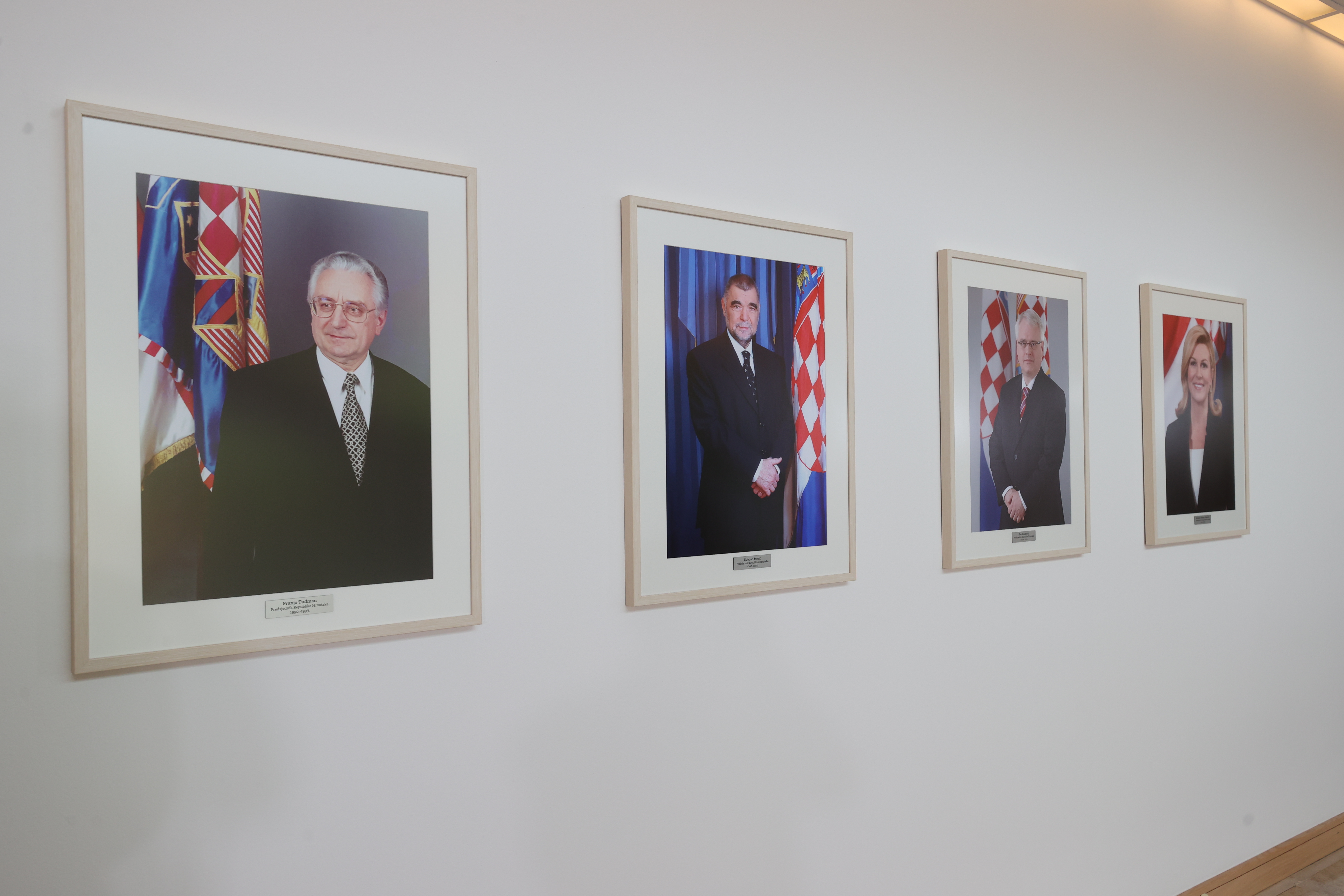 HINA/ POOL/ Lana SLIVAR DOMINIĆ/ Damir SENČAR/ ds