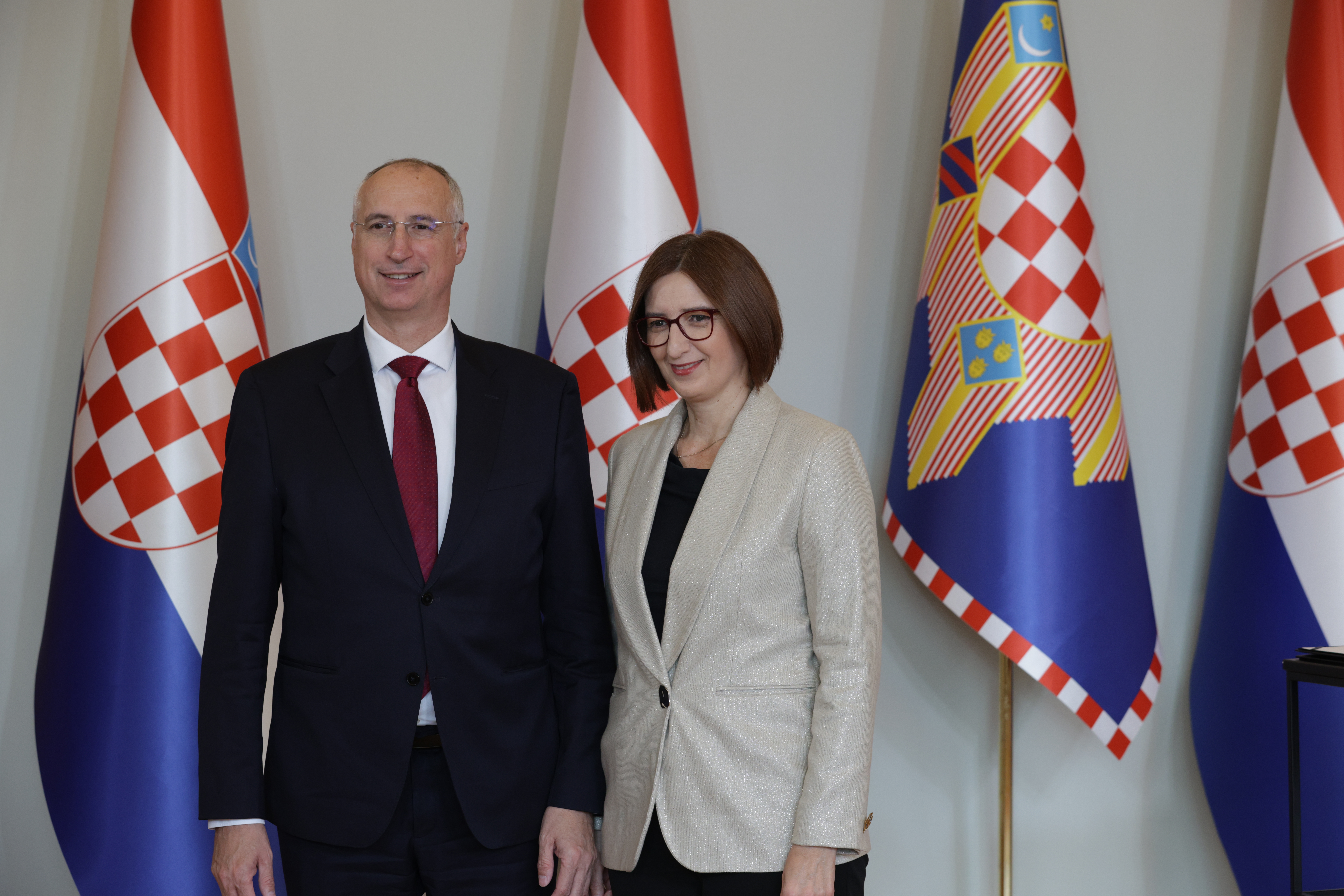 HINA/ POOL/ Lana SLIVAR DOMINIĆ/ Damir SENČAR/ ds