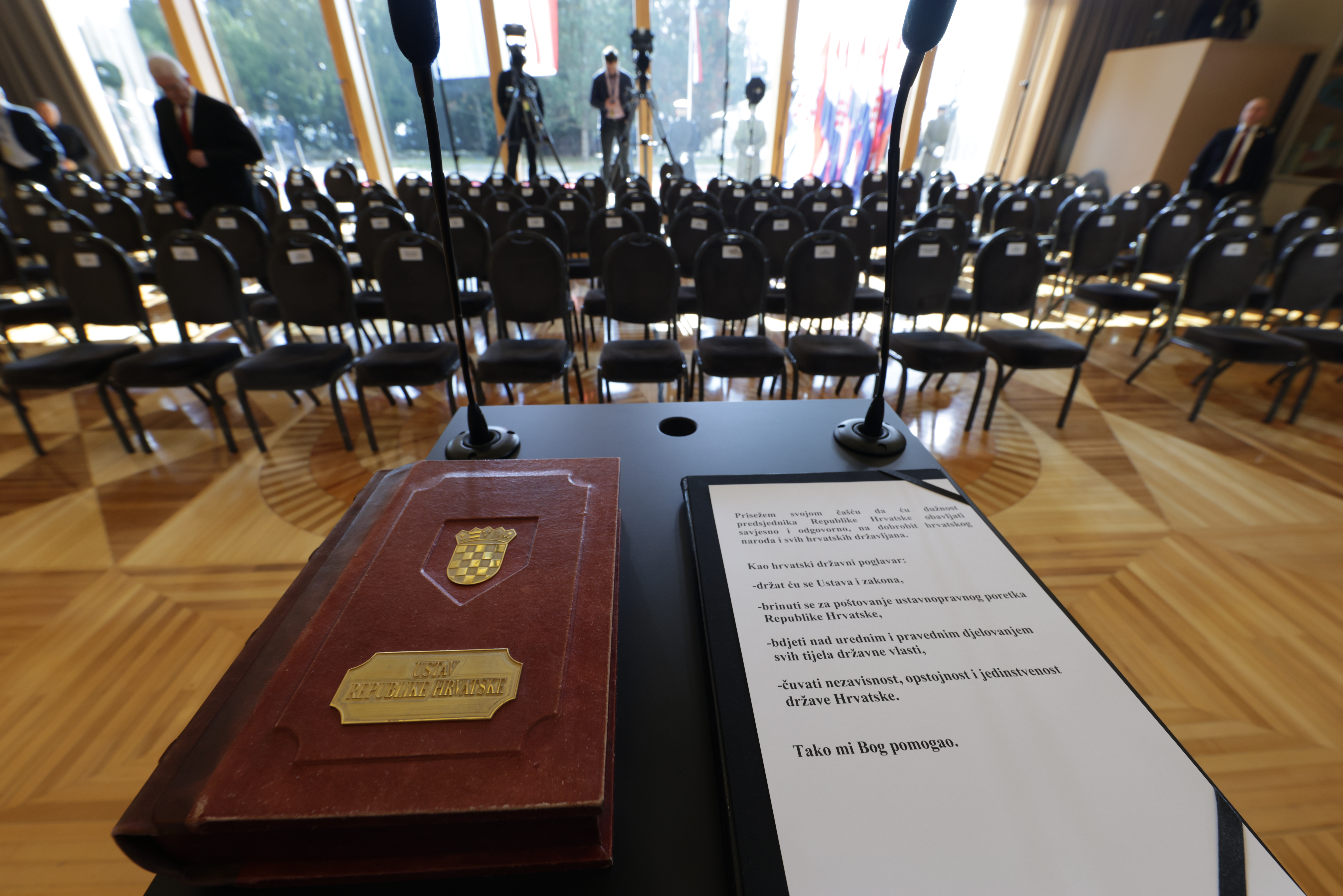 HINA/ POOL/ Lana SLIVAR DOMINIĆ/ Damir SENČAR/ ds