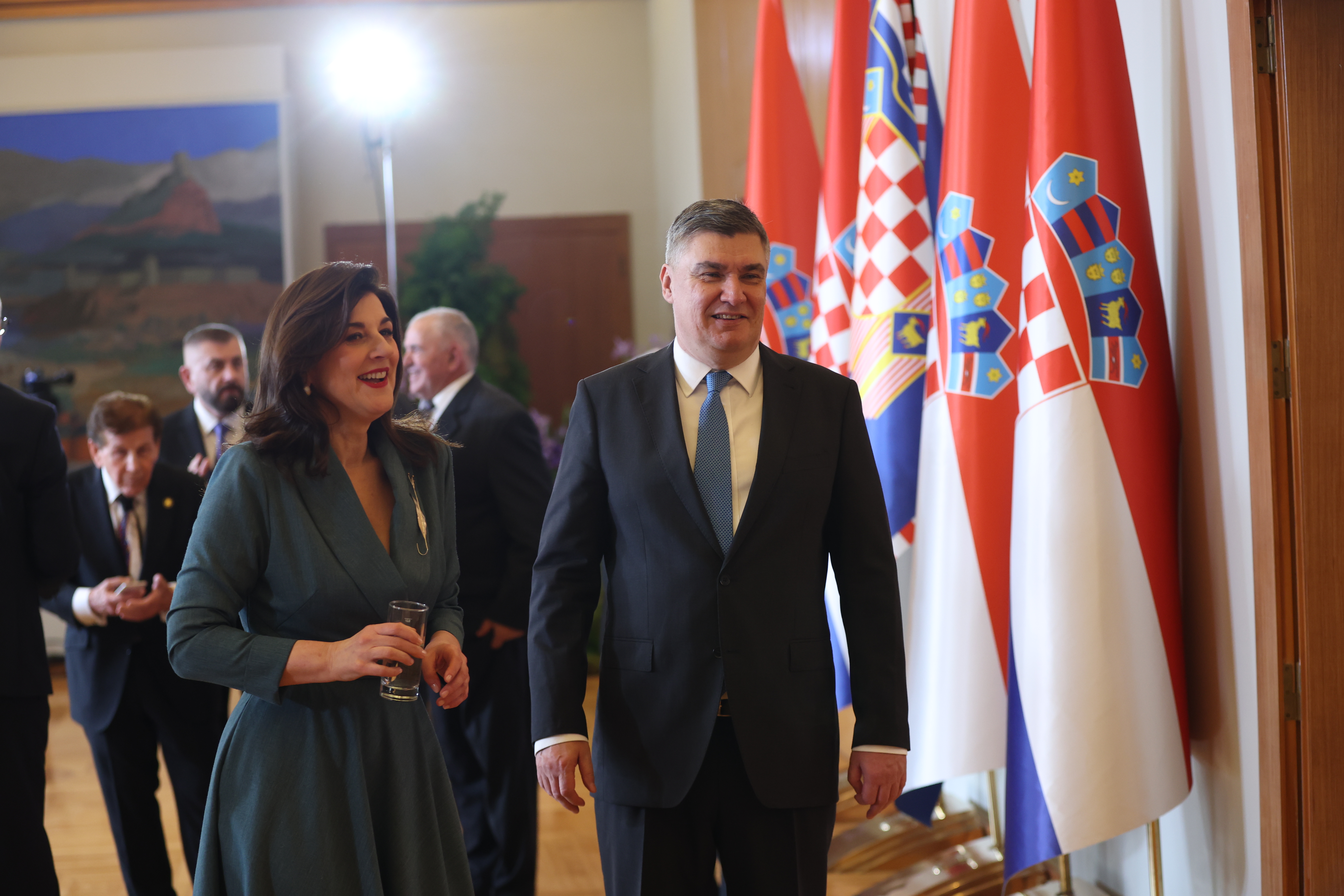 POOL: Predsjednik Milanovi? pozirao je s obitelji i prijateljima nakon inauguracije