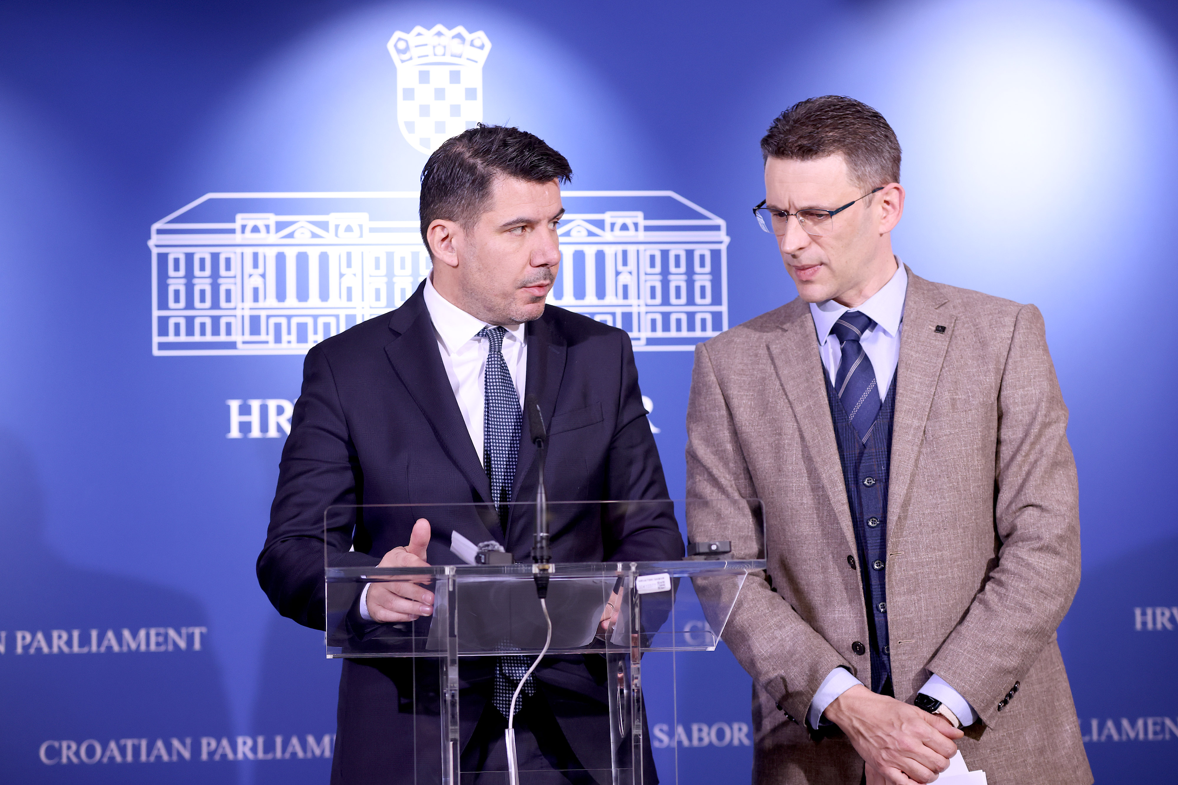 Zagreb: Most o temi "Vrijeme je za oporezivanje dobiti banaka"