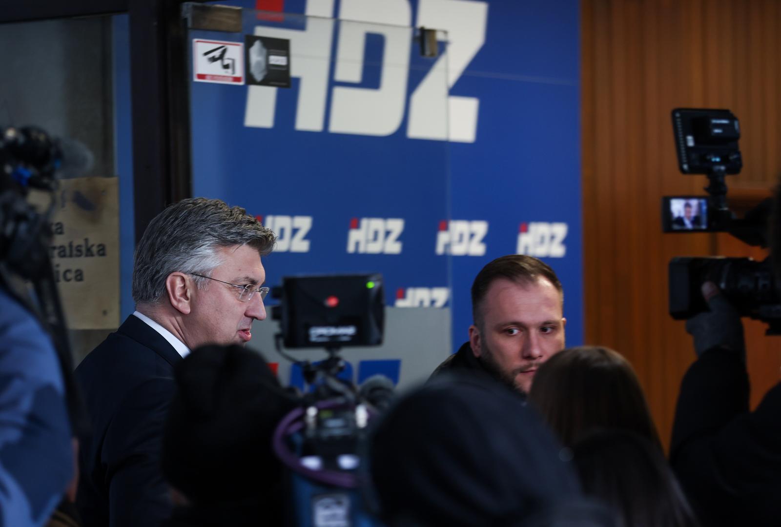 Zagreb: Dolazak članova HDZ-a na sjednicu Predsjedništva i Nacionalnog odbora HDZ-a