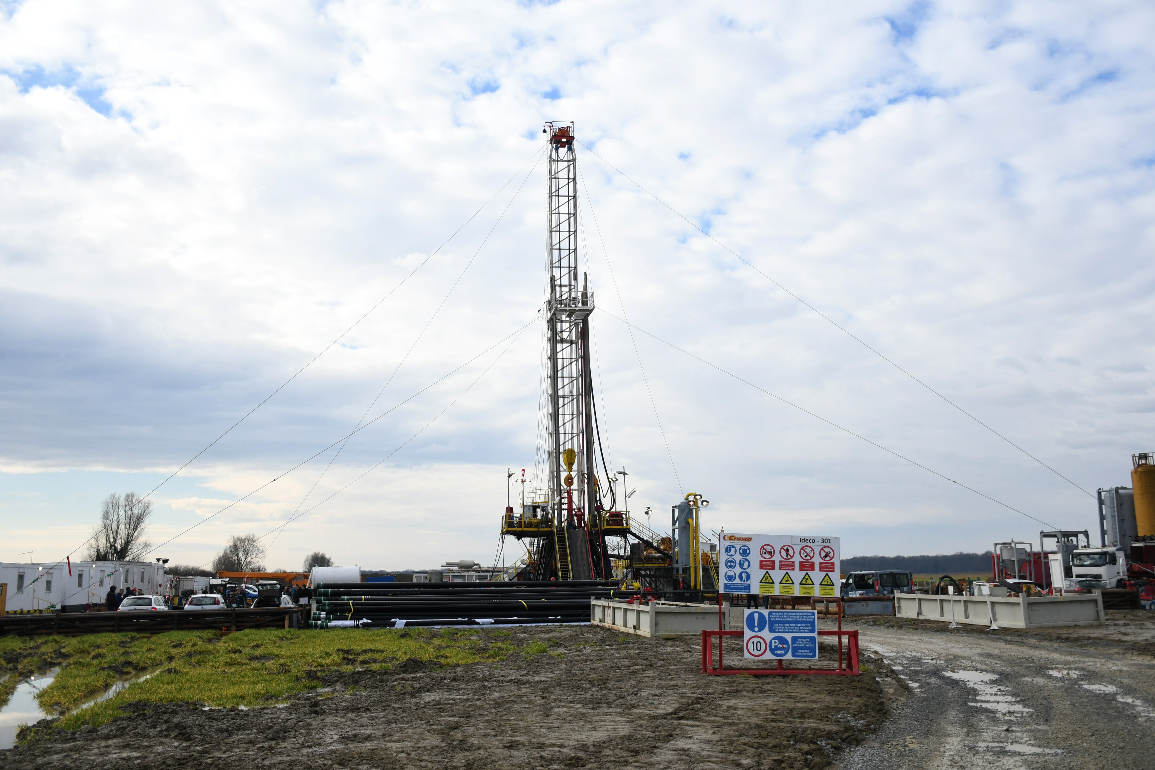 Ministar Erlić i gradonačelnik Bjelovara, Hrebak, obišli bušotinu geotermalnog izvora u Velikom Korenovom