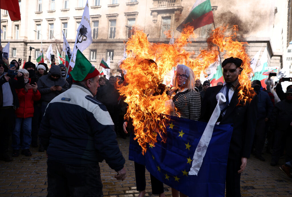 1740244575-2025-02-22T132614Z_605978831_RC2PZCAXG1WJ_RTRMADP_3_BULGARIA-EUROZONE-PROTEST-1024x691.jpg