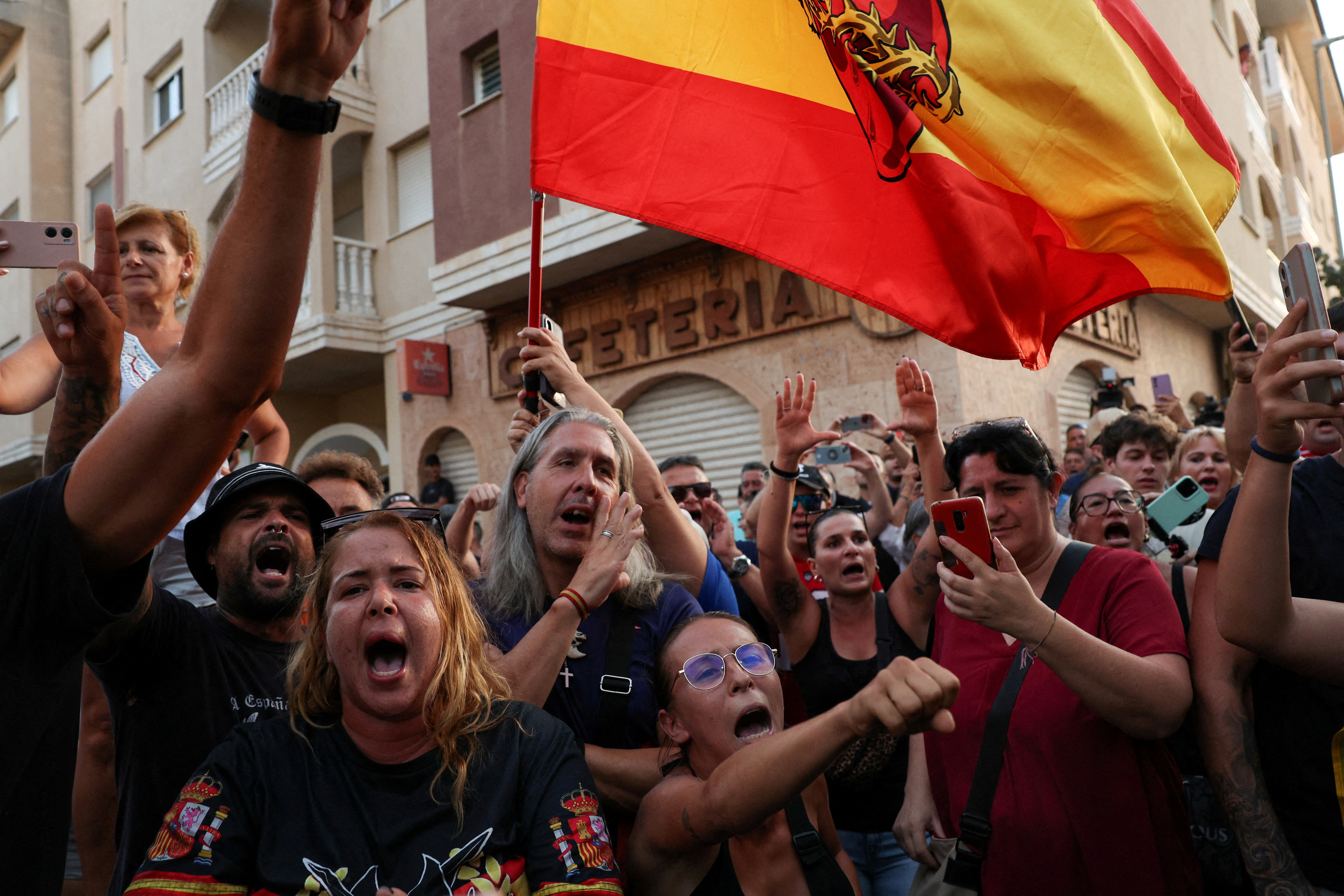 REUTERS 19.07.25_SPAIN-VIOLENCE