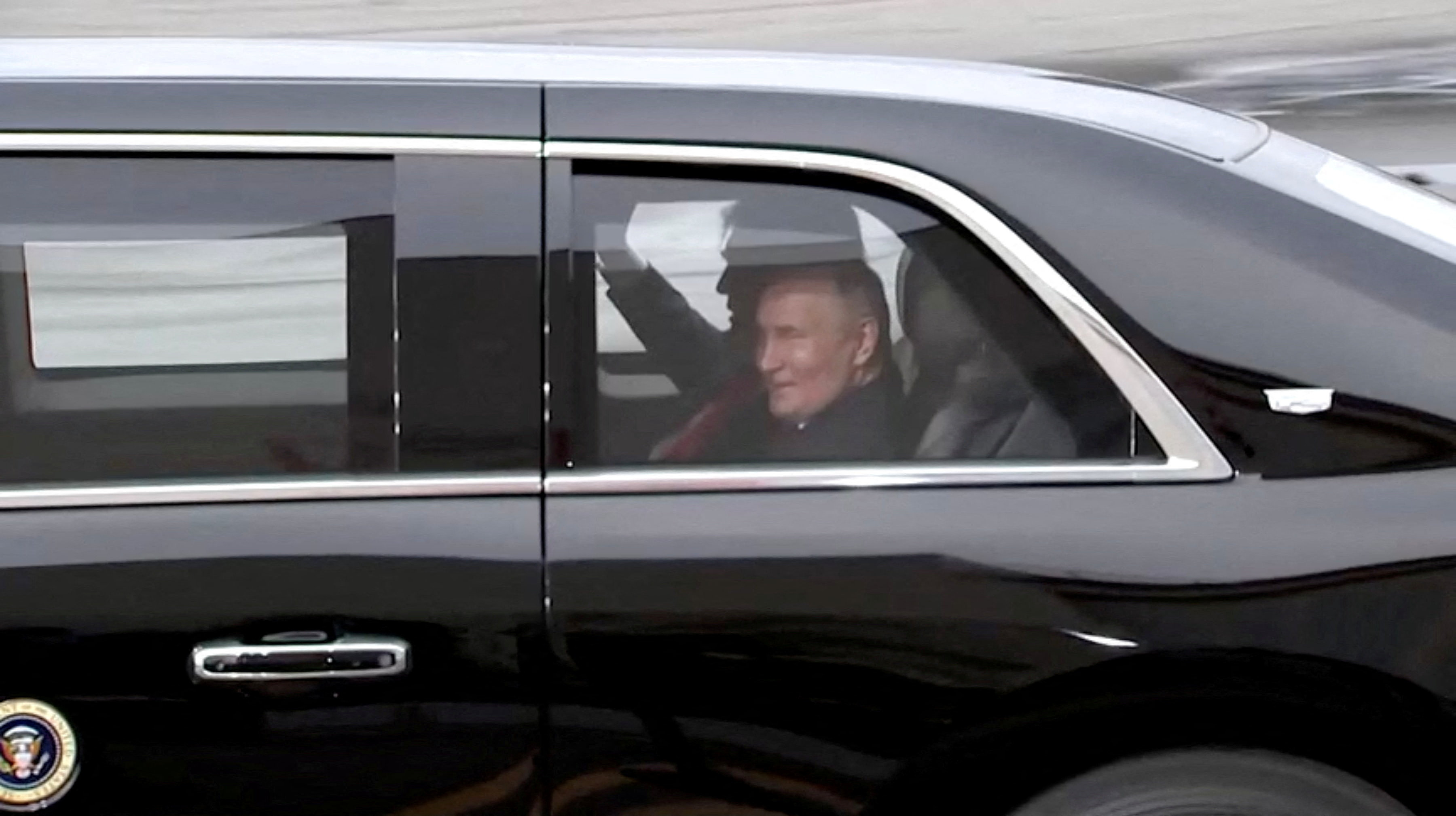 putin i trump u limuzini