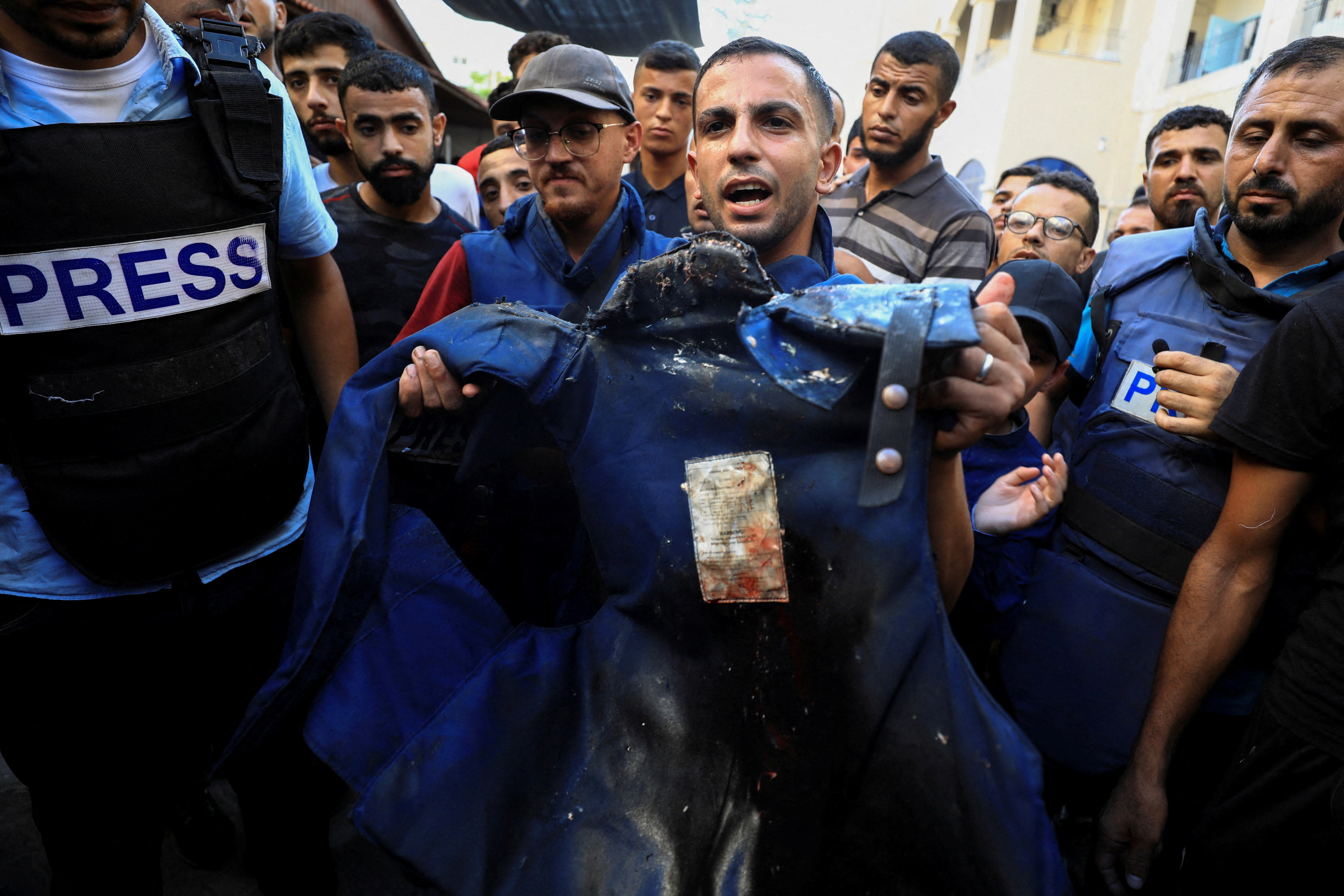 FILE PHOTO: Al Jazeera journalist Anas Al Sharif, who was killed in an Israeli strike on August 10, 2025, holds the flak jacket of his colleague Al Jazeera reporter Ismail al-Ghoul, who also was killed in an Israeli strike on July 31, 2024
