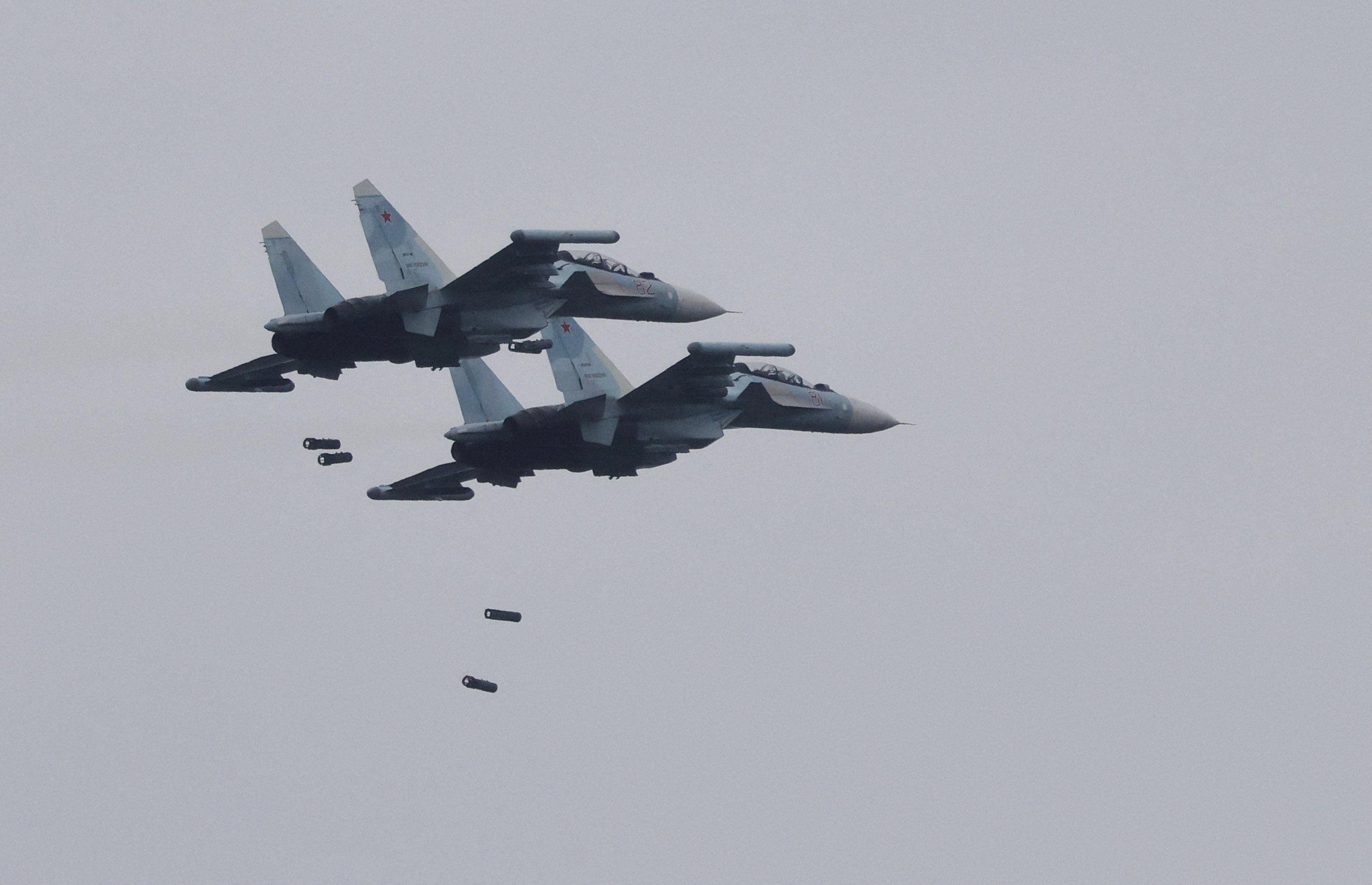 Russian Sukhoi Su-30SM jet fighters fly during the joint Russia-Belarus "Zapad-2025" military drills near Borisov, Belarus September 15, 2025.