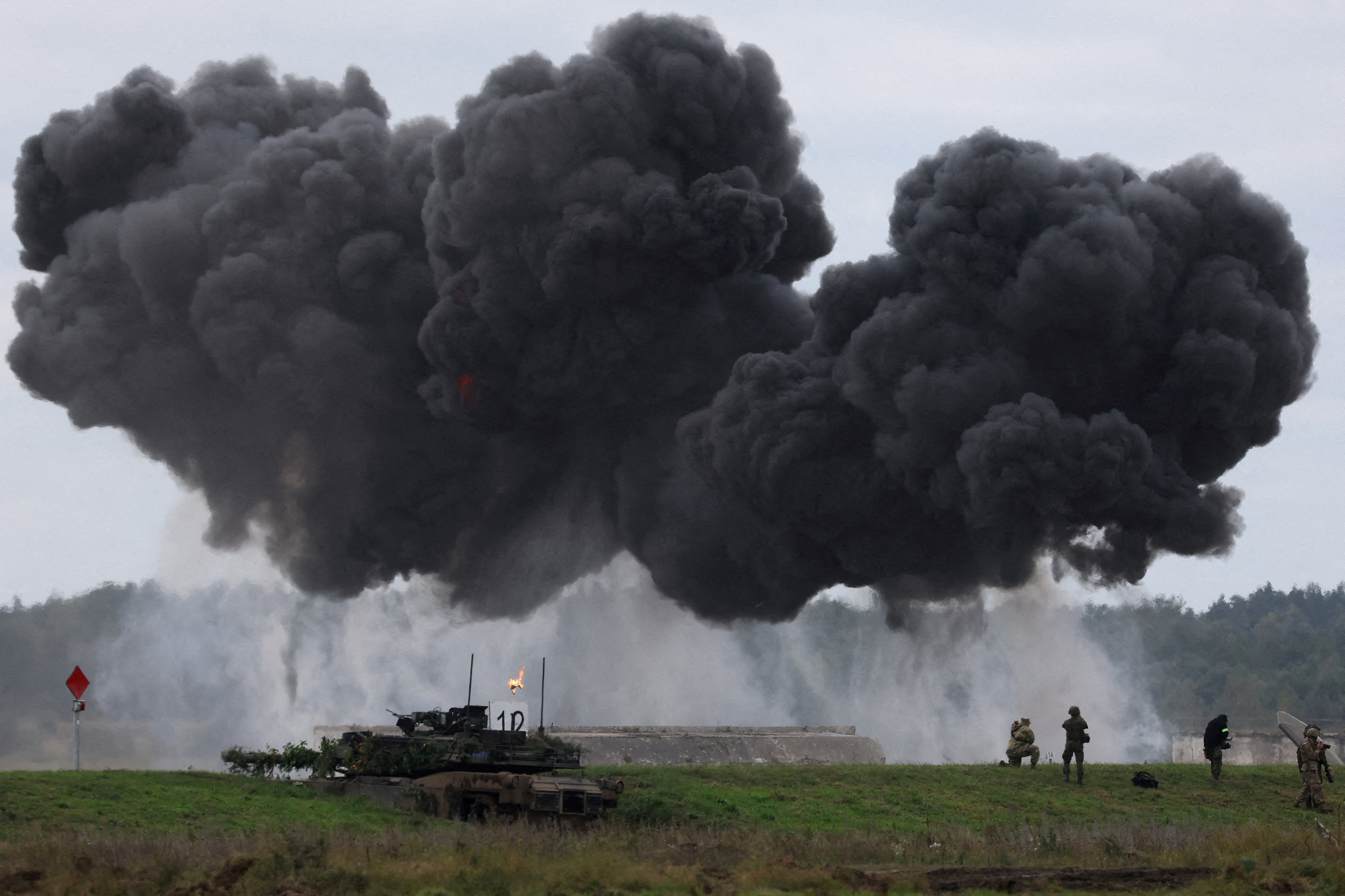 FILE PHOTO: Soldiers operate near Polish Abrams tank as Polish forces with NATO soldiers hold military exercises 'Iron Defender', at a military range in Wierzbiny near Orzysz, Poland, September17, 2025. REUTERS/Kacper Pempel/File Photo