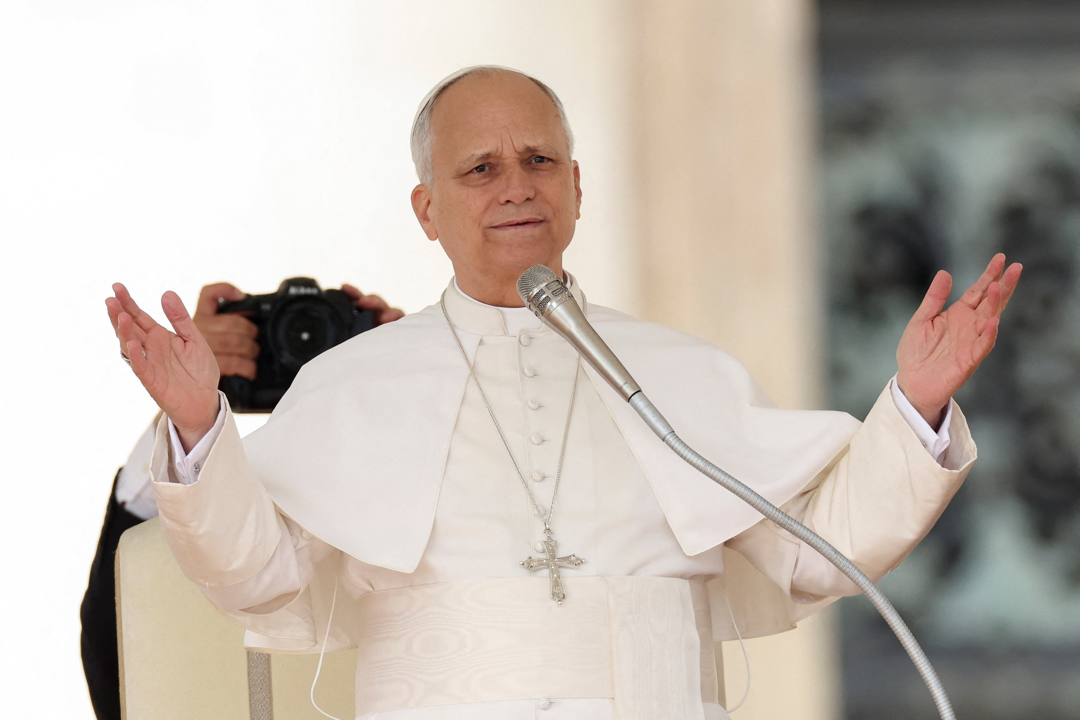 Pope Leo XIV holds a general audience in Saint Peter's Square at the Vatican, October 15, 2025. REUTERS/Ciro De Luca