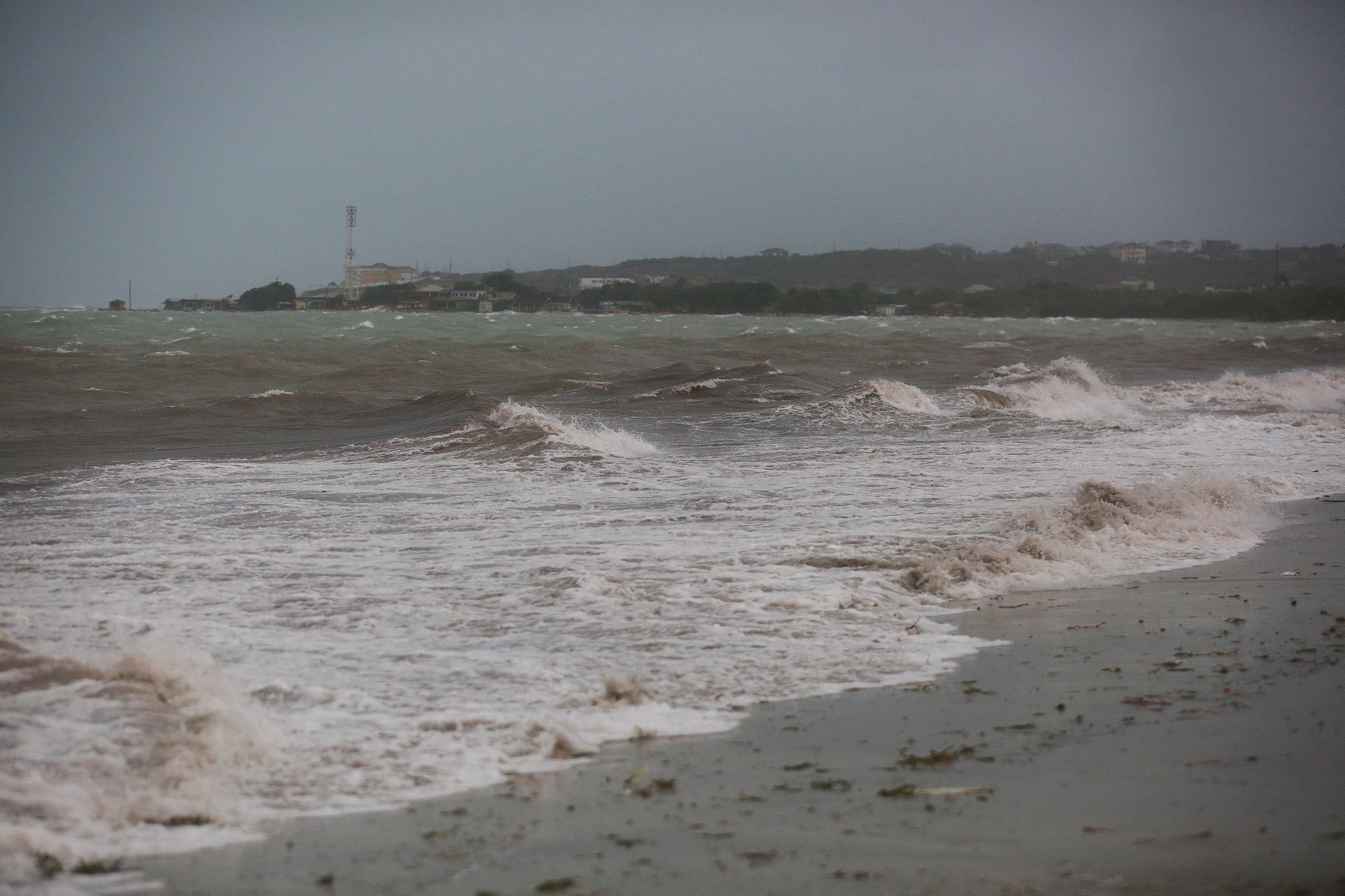 Waves reach the shore ahead of Hurricane Melissa at Portmore, Jamaica, October 26, 2025.  REUTERS/Octavio Jones