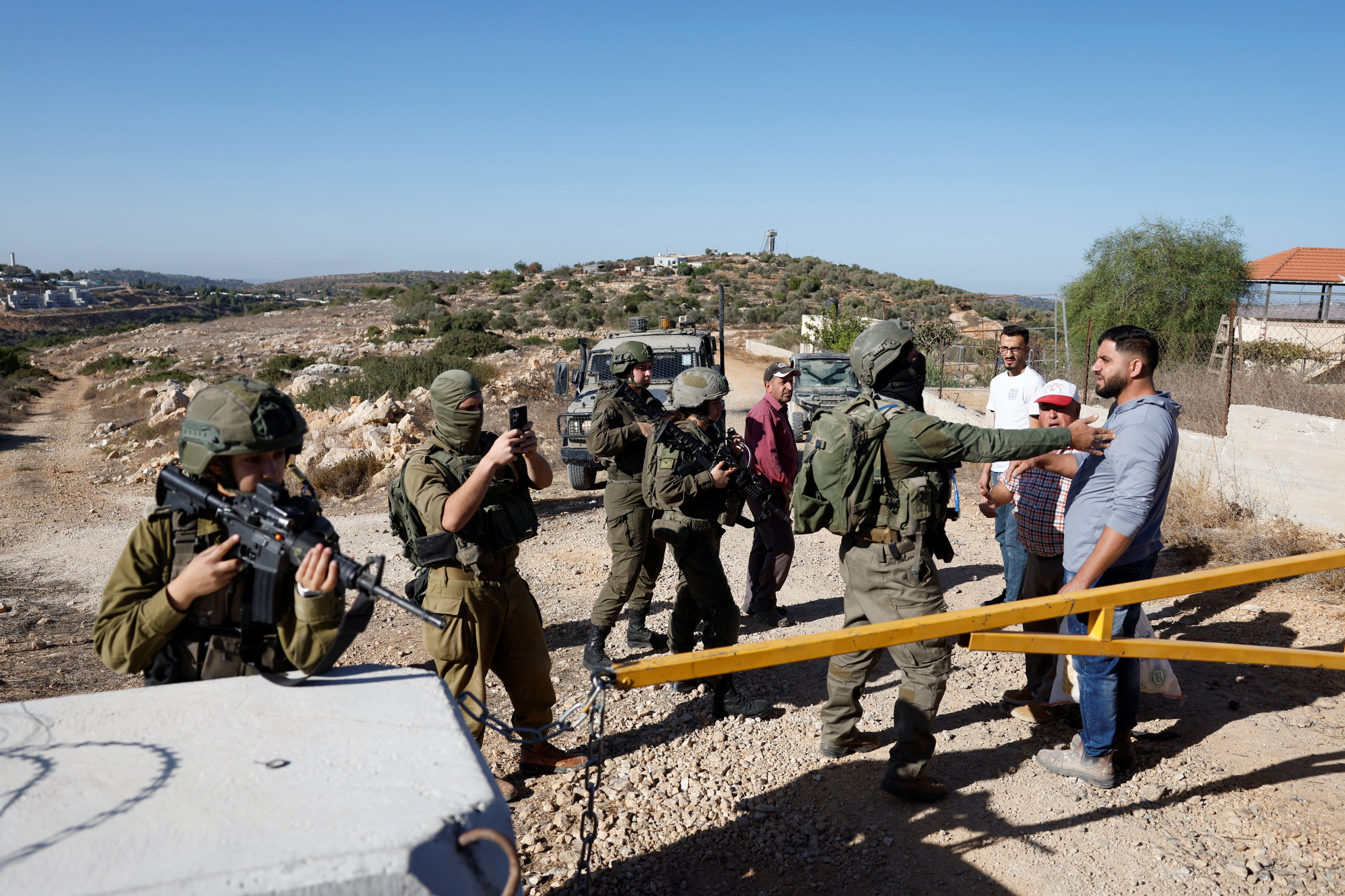Israeli forces hinder access of Palestinians to olive trees during olive harvest, in the village of Cooper, near Ramallah, in the Israeli-occupied West Bank, October 25, 2025. REUTERS/Mohammed Torokman
