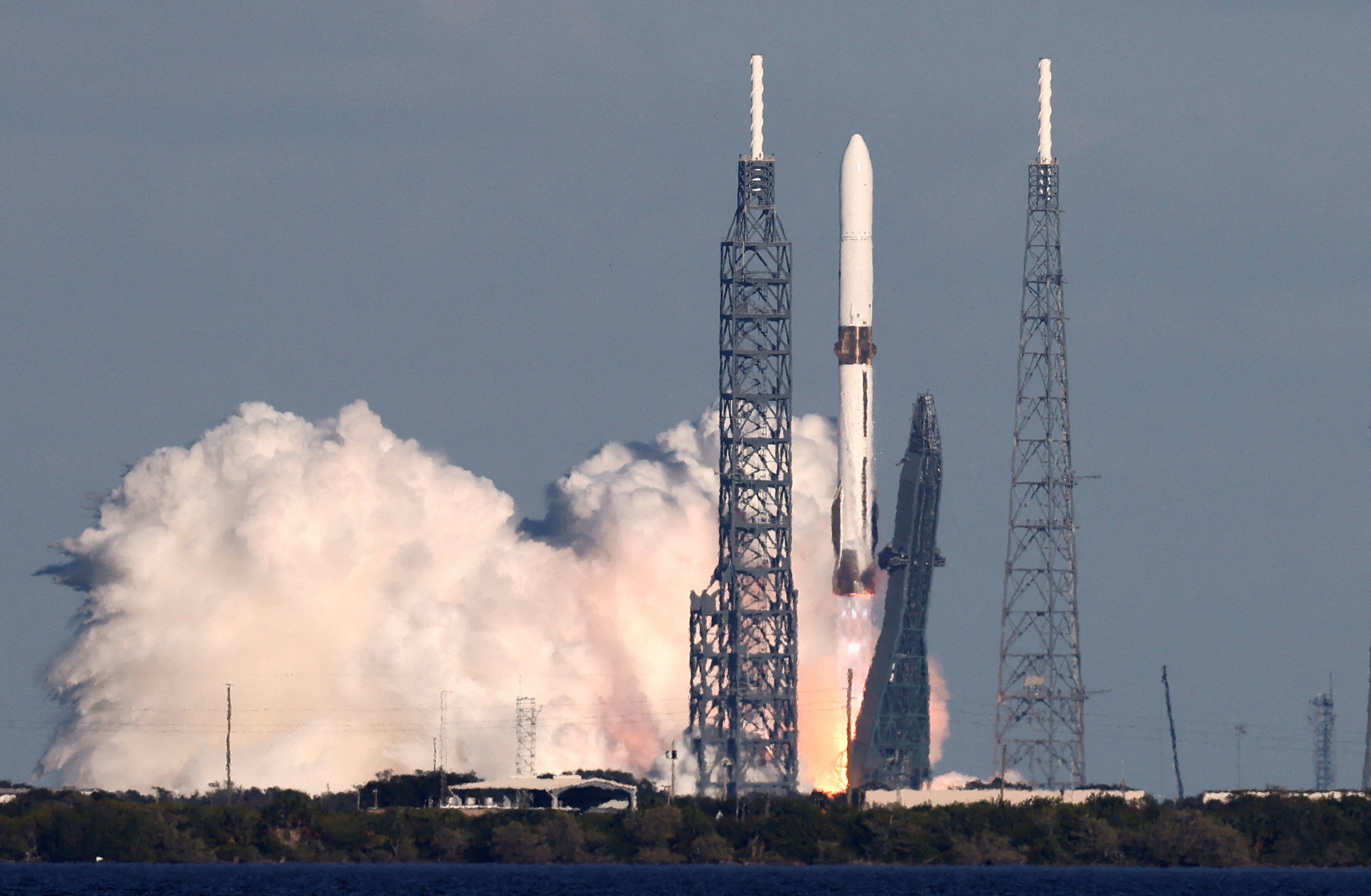 A Blue Origin New Glenn rocket launches on NASA's EscaPADE mission, which is carrying two satellites to orbit Mars, from the Cape Canaveral Space Force Station in Cape Canaveral, Florida, U.S., November 13, 2025. REUTERS/Joe Skipper