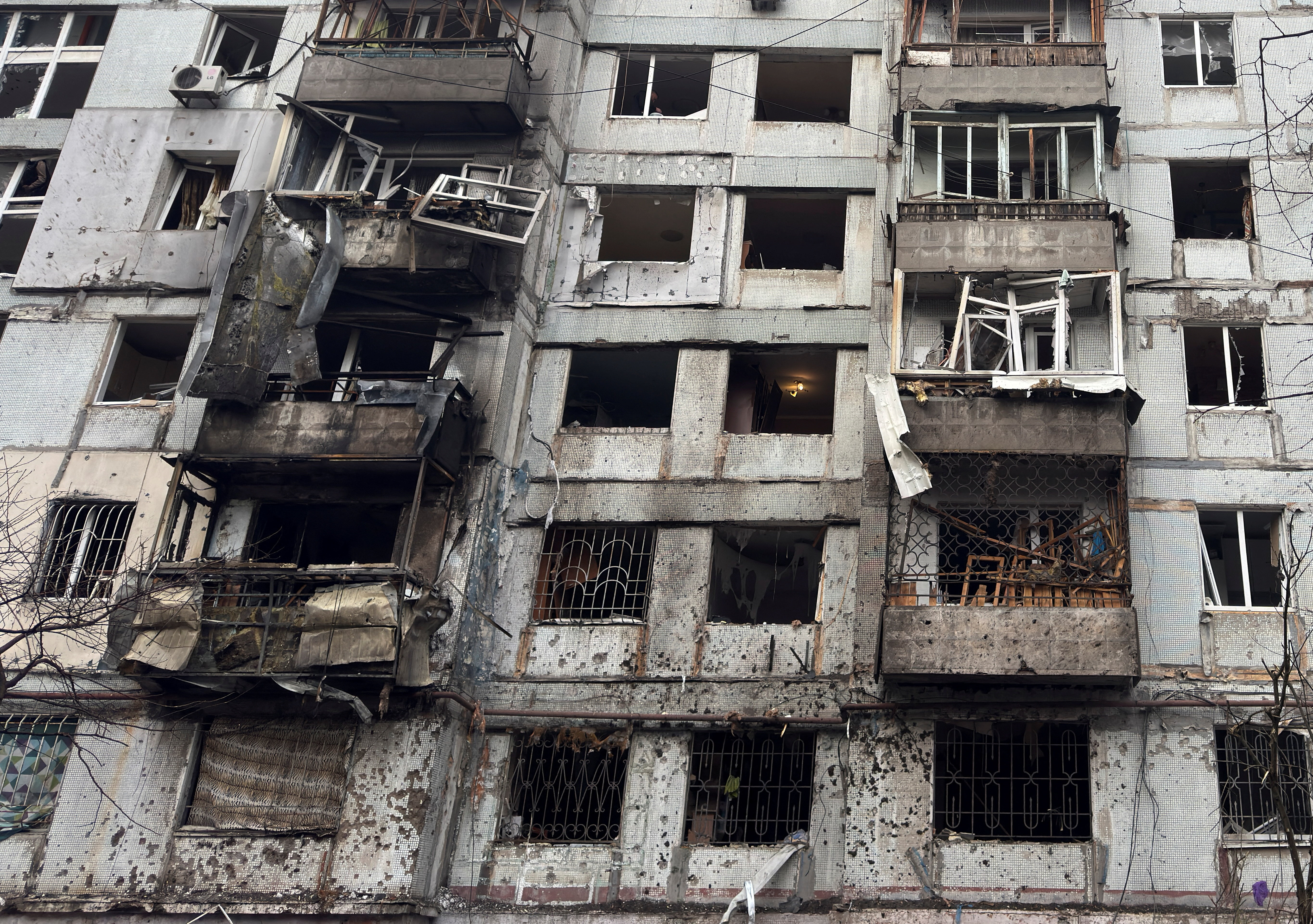 An apartment building damaged during a Russian drone strike, amid Russia's attack on Ukraine, in Dnipro, Ukraine November 23, 2025. REUTERS/Mykhailo Moskalenko