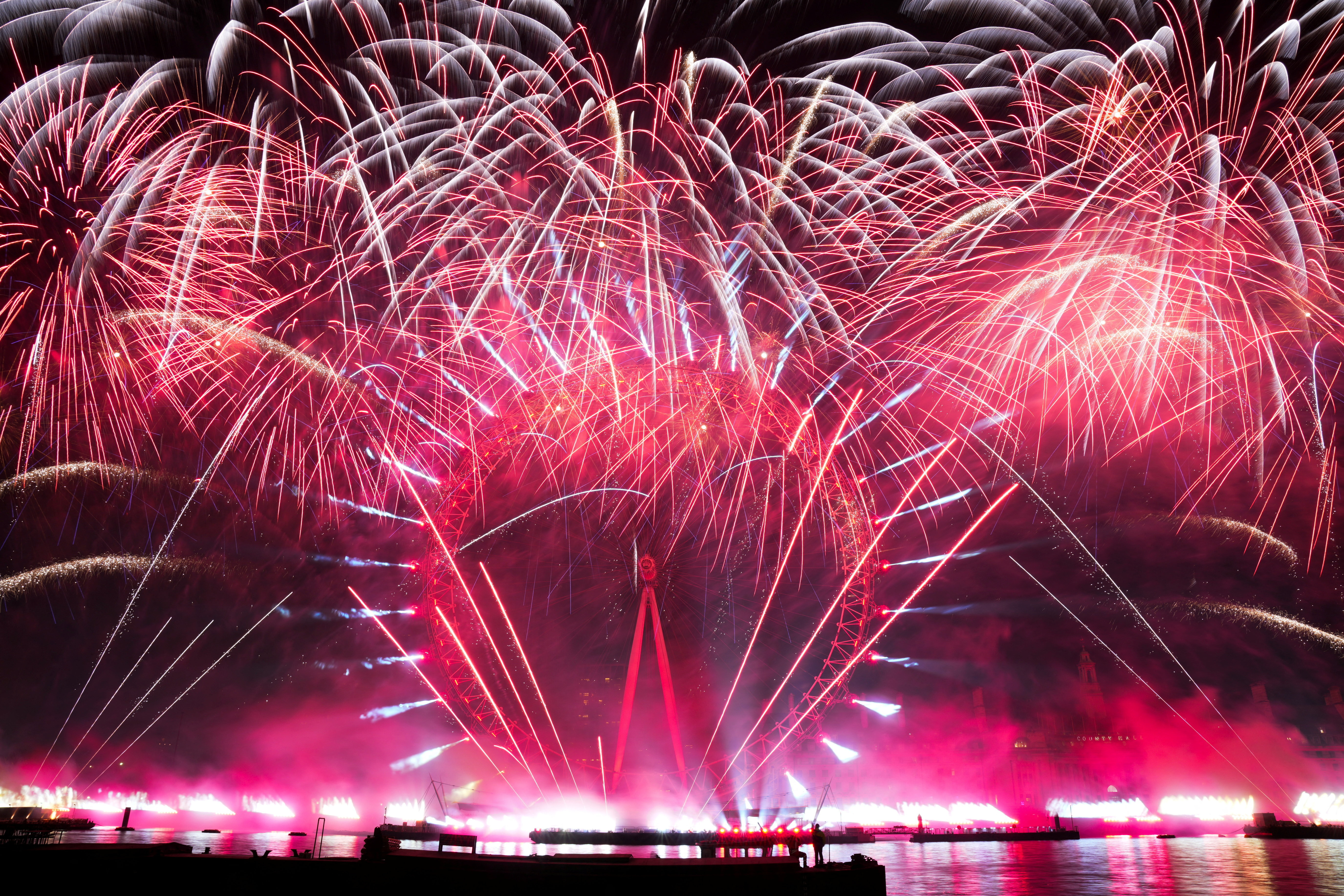 Fireworks explode over the London Eye Ferris wheel to mark the New Year's celebrations, in London, Britain, January 1, 2026. REUTERS/Maja Smiejkowska