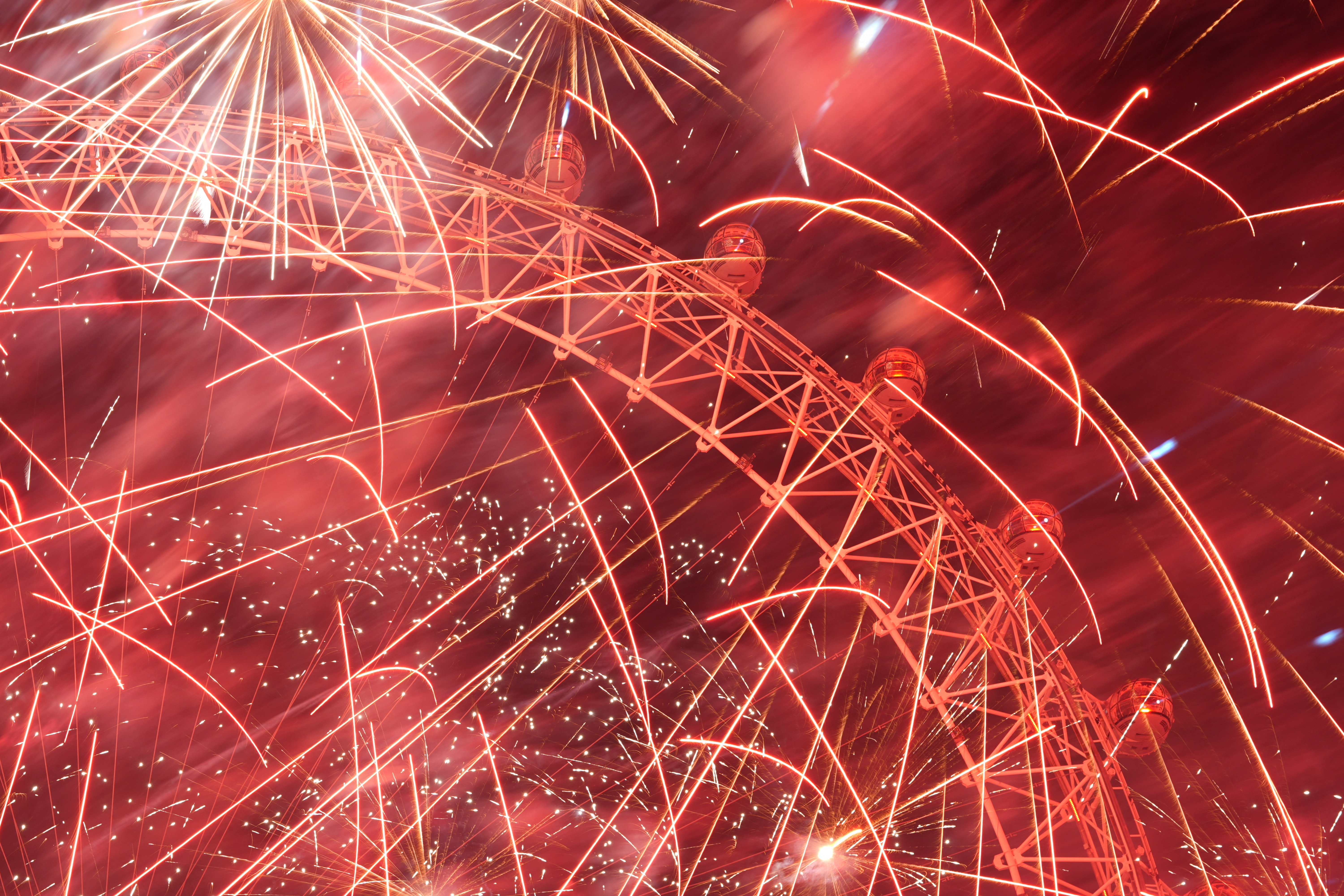 Fireworks explode over the London Eye Ferris wheel to mark the New Year's celebrations, in London, Britain, January 1, 2026. REUTERS/Maja Smiejkowska