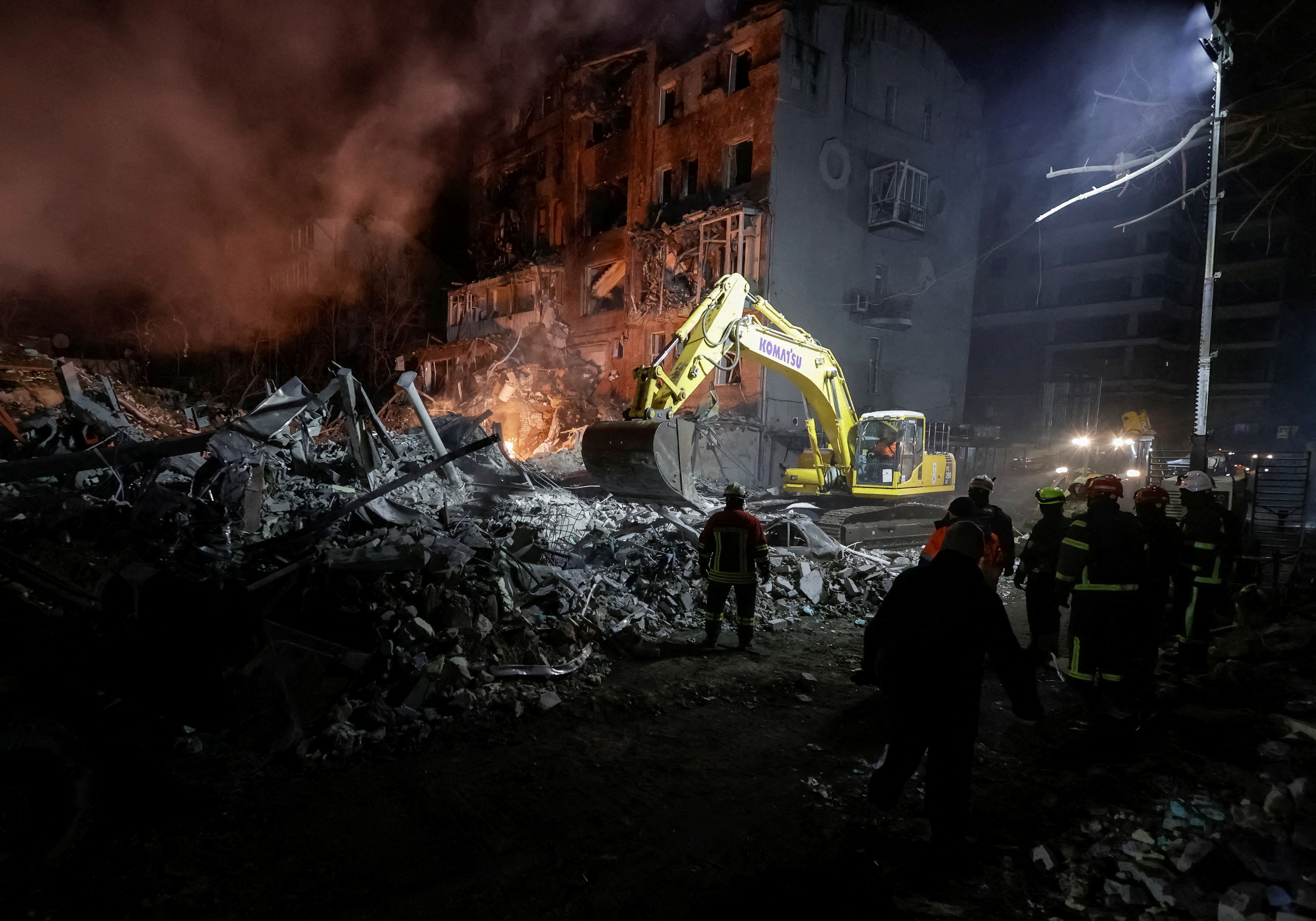 Rescuers work at the site of an apartment building hit by a Russian air strike, amid Russia's attack on Ukraine, in Kharkiv, Ukraine January 2, 2026. REUTERS/Sofia Gatilova     TPX IMAGES OF THE DAY