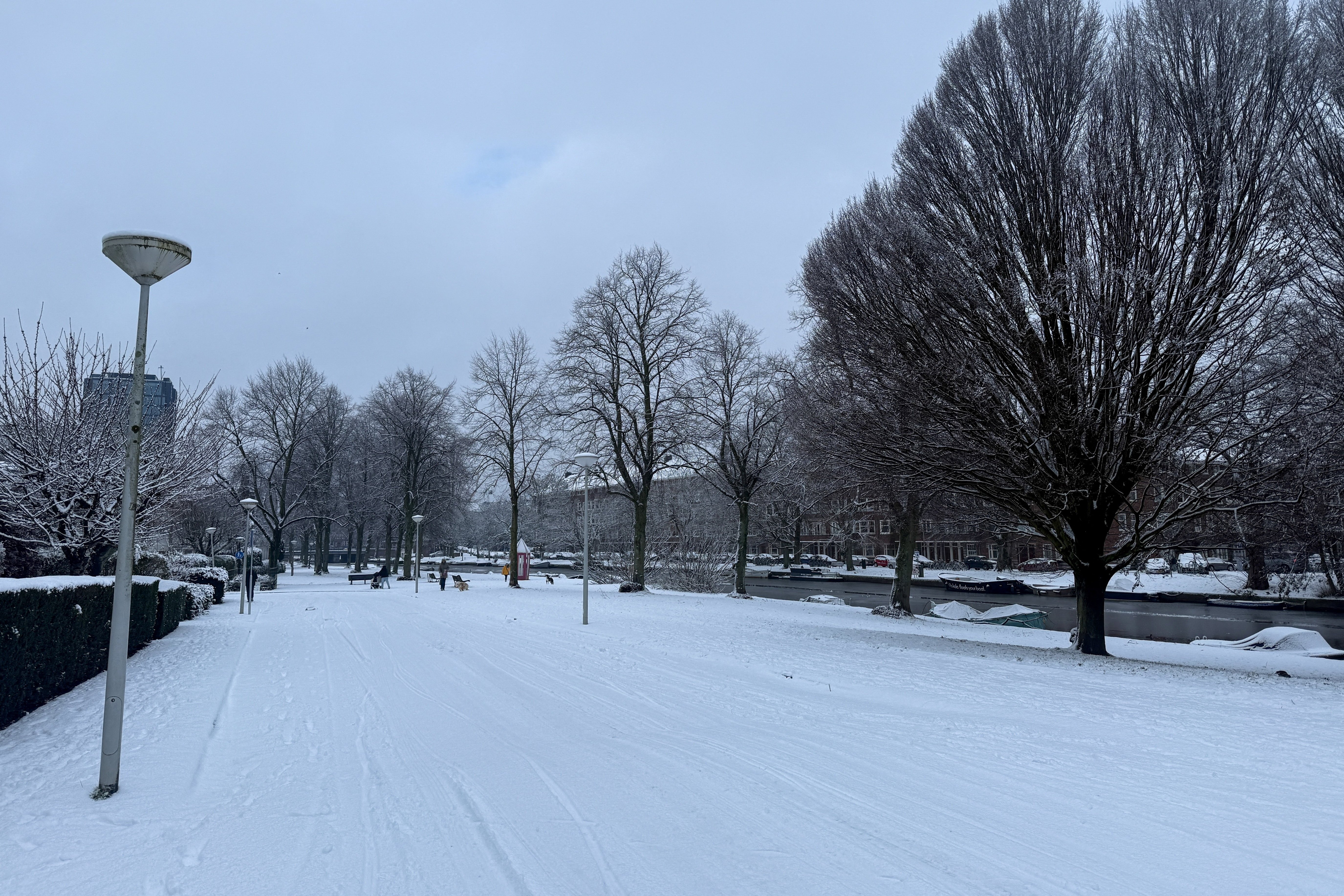 A snow-covered street in Amsterdam, amid air, train, and road traffic disruptions caused by snowfall, as hundreds of flights were cancelled and trains came to a standstill, in Netherlands, January 5, 2026. REUTERS/Charlotte Van Campenhout