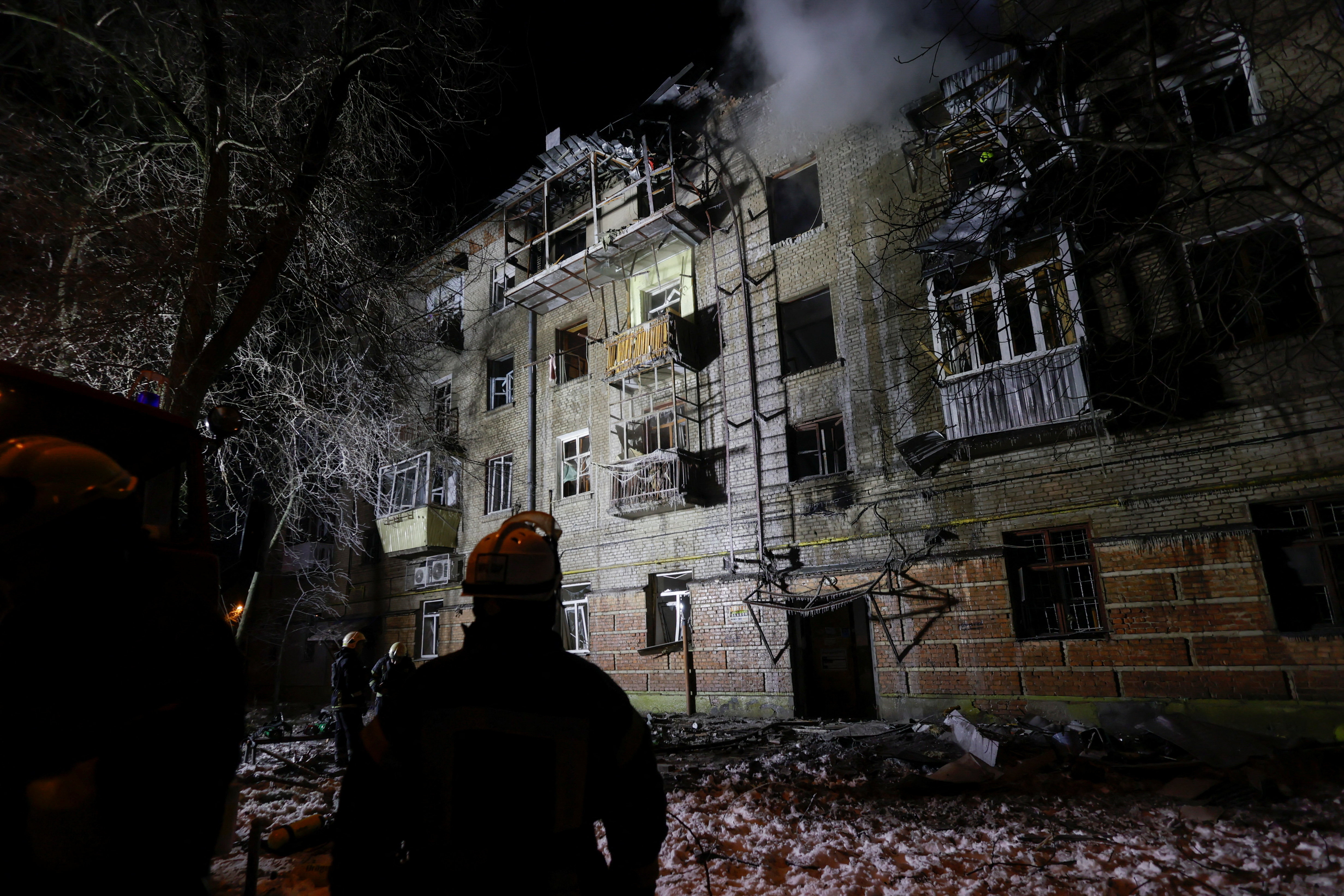 Firefighters work at the site of an apartment building hit by a Russian drone strike, amid Russia's attack on Ukraine, in Kharkiv, Ukraine January 24, 2026. REUTERS/Sofiia Gatilova