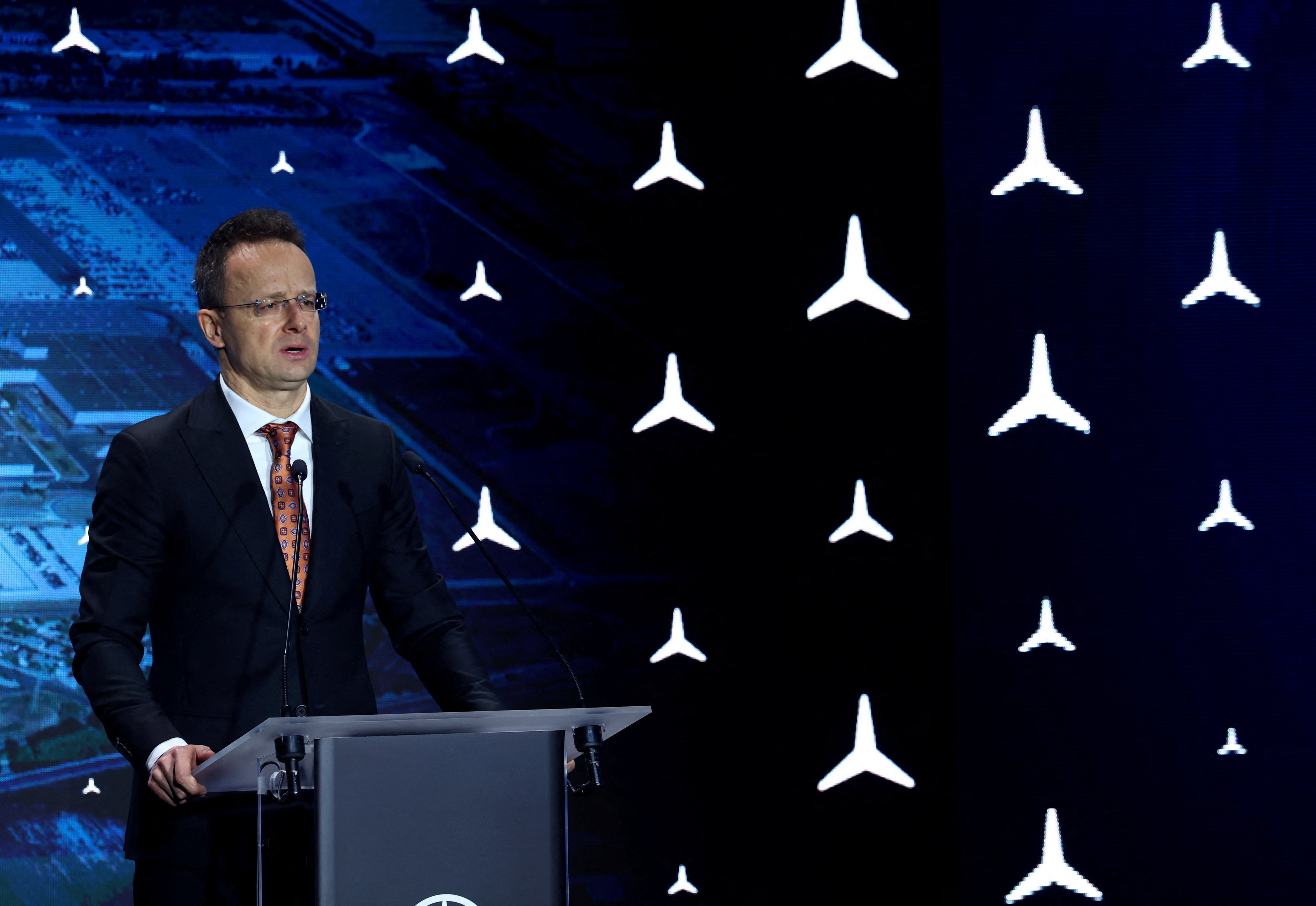 Hungarian Foreign Minister Peter Szijjarto speaks during the launch of the new Mercedes GLB model at the Mercedes factory in Kecskemet, Hungary, January 19, 2026. REUTERS/Bernadett Szabo