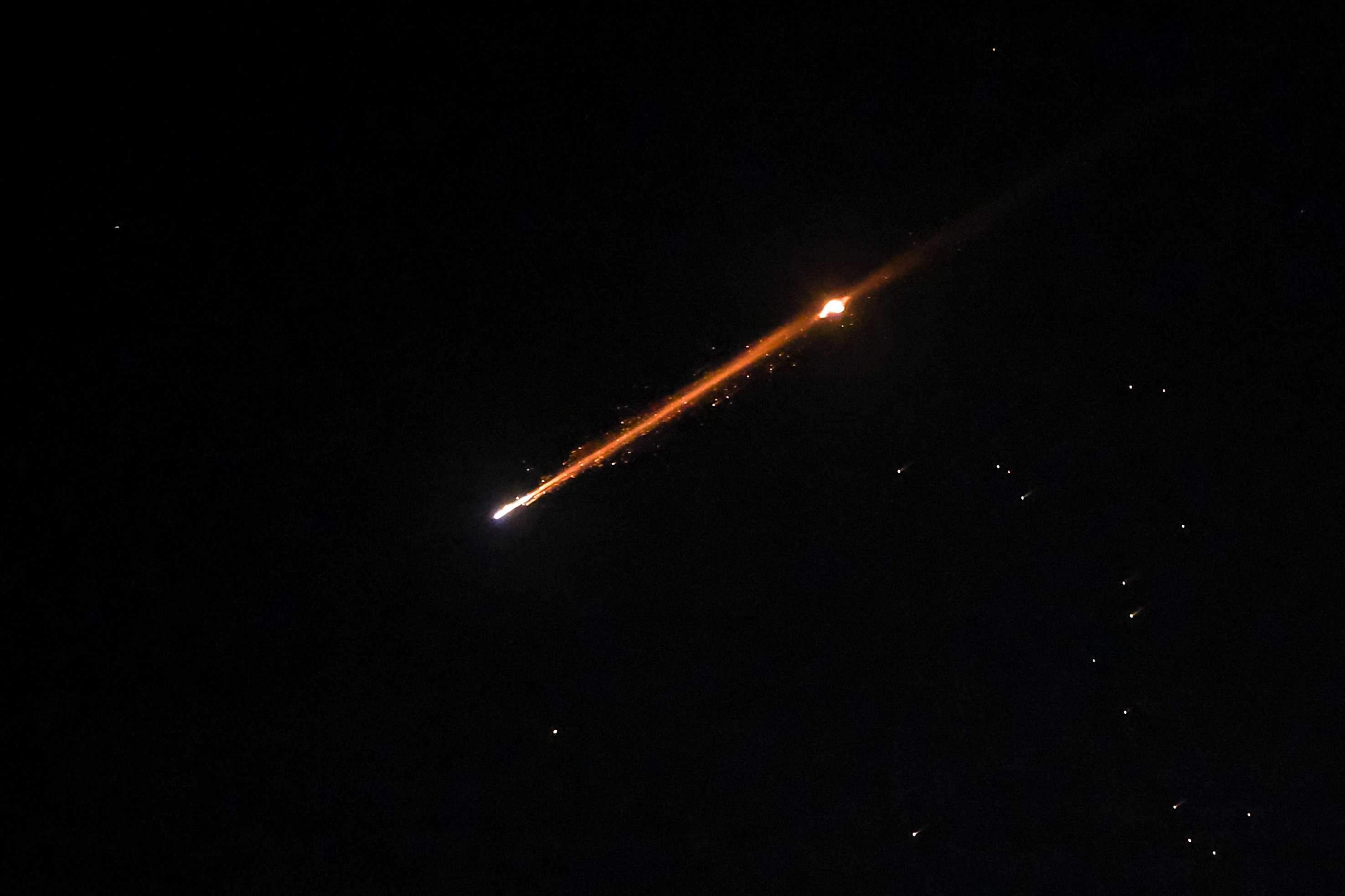 An Iranian missile with cluster munitions flies over the city, amid the U.S.-Israeli conflict with Iran, in Jerusalem, March 20, 2026. REUTERS/Ronen Zvulun     TPX IMAGES OF THE DAY