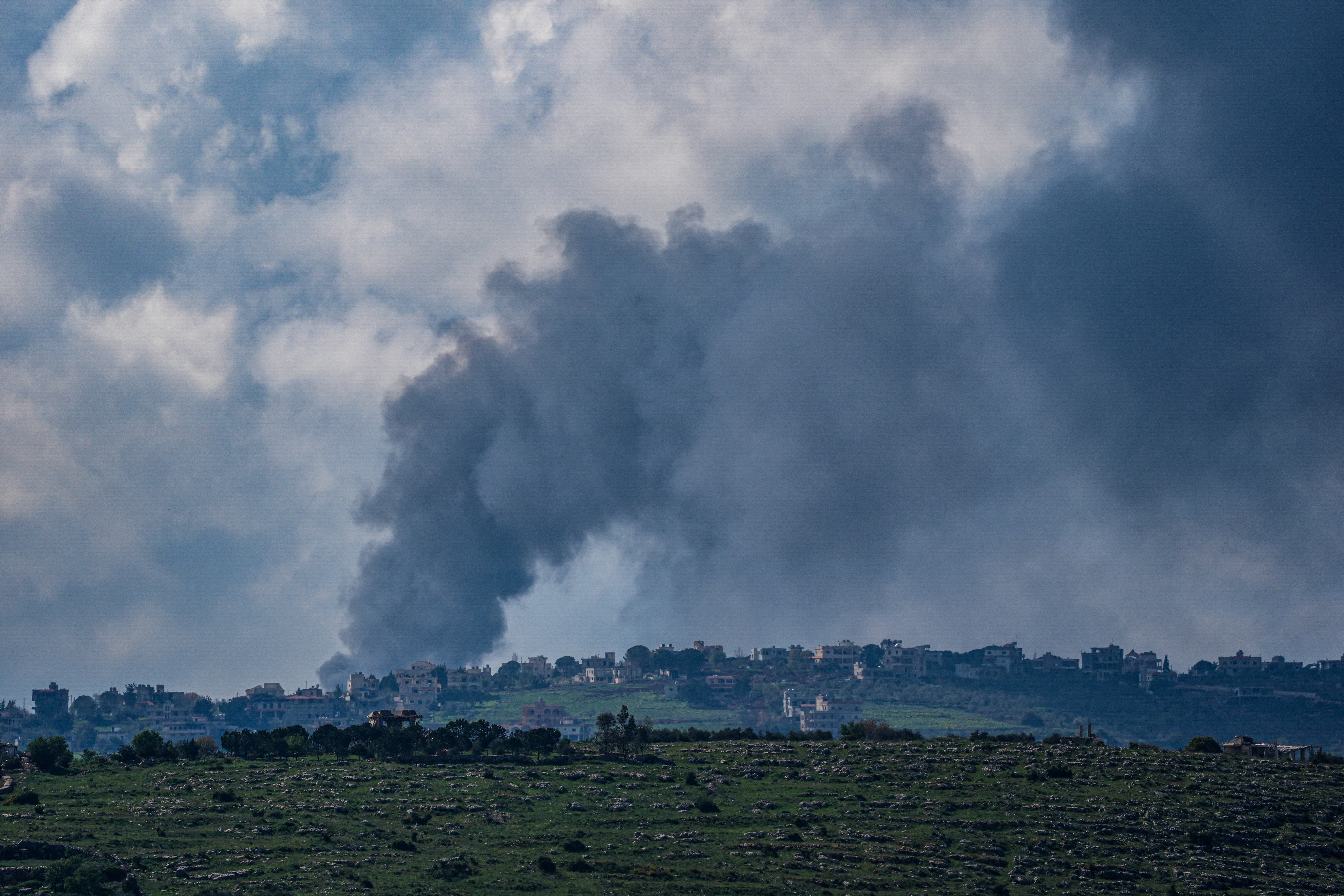 Smoke following an Israeli strike in Bint Jbeil, southern Lebanon, as seen from the Israeli side of the border, April 8, 2026. REUTERS/Ayal Margolin ISRAEL OUT. NO COMMERCIAL OR EDITORIAL SALES IN ISRAEL