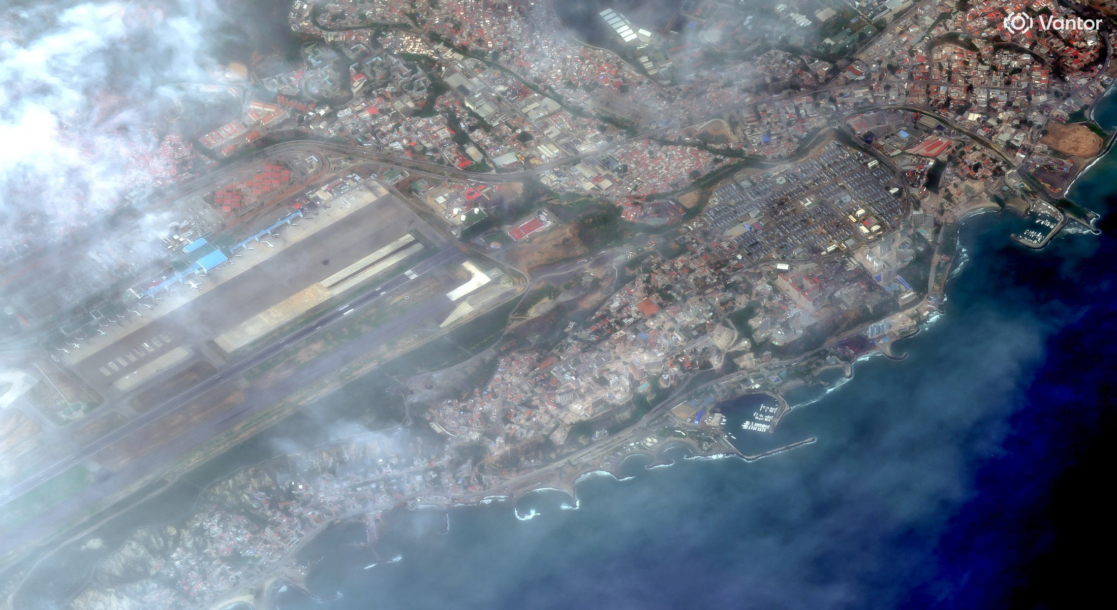 A satellite view shows La Guaira, Venezuela, June 25, 2026, after two powerful earthquakes.     Vantor/Handout via REUTERS. THIS IMAGE HAS BEEN SUPPLIED BY A THIRD PARTY. NO RESALES. NO ARCHIVES. MANDATORY CREDIT. DO NOT OBSCURE LOGO.