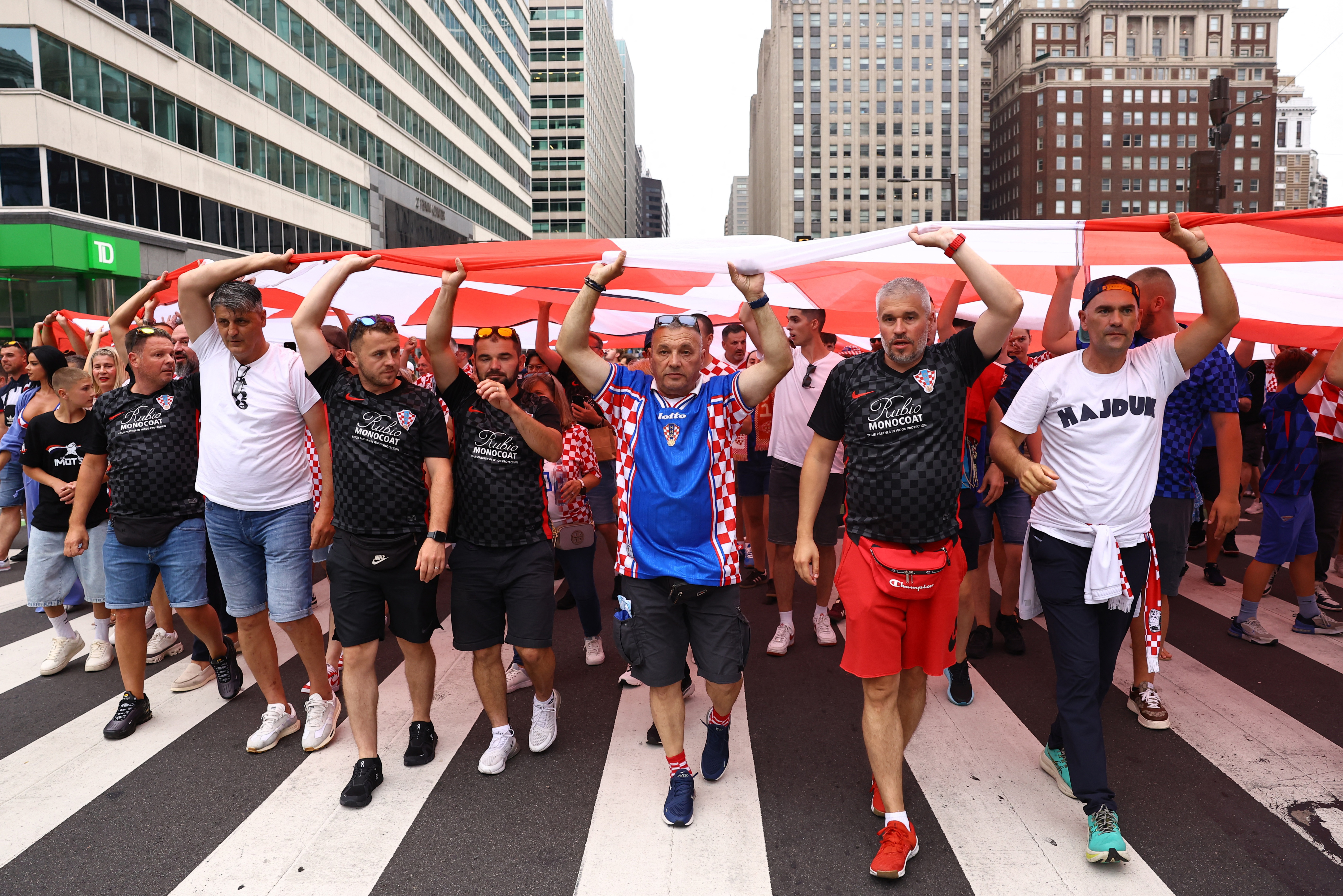 2026-06-26T230721Z_730777128_UP1EM6Q1S879A_RTRMADP_3_SOCCER-WORLDCUP-CRO-GHA-FANS.JPG