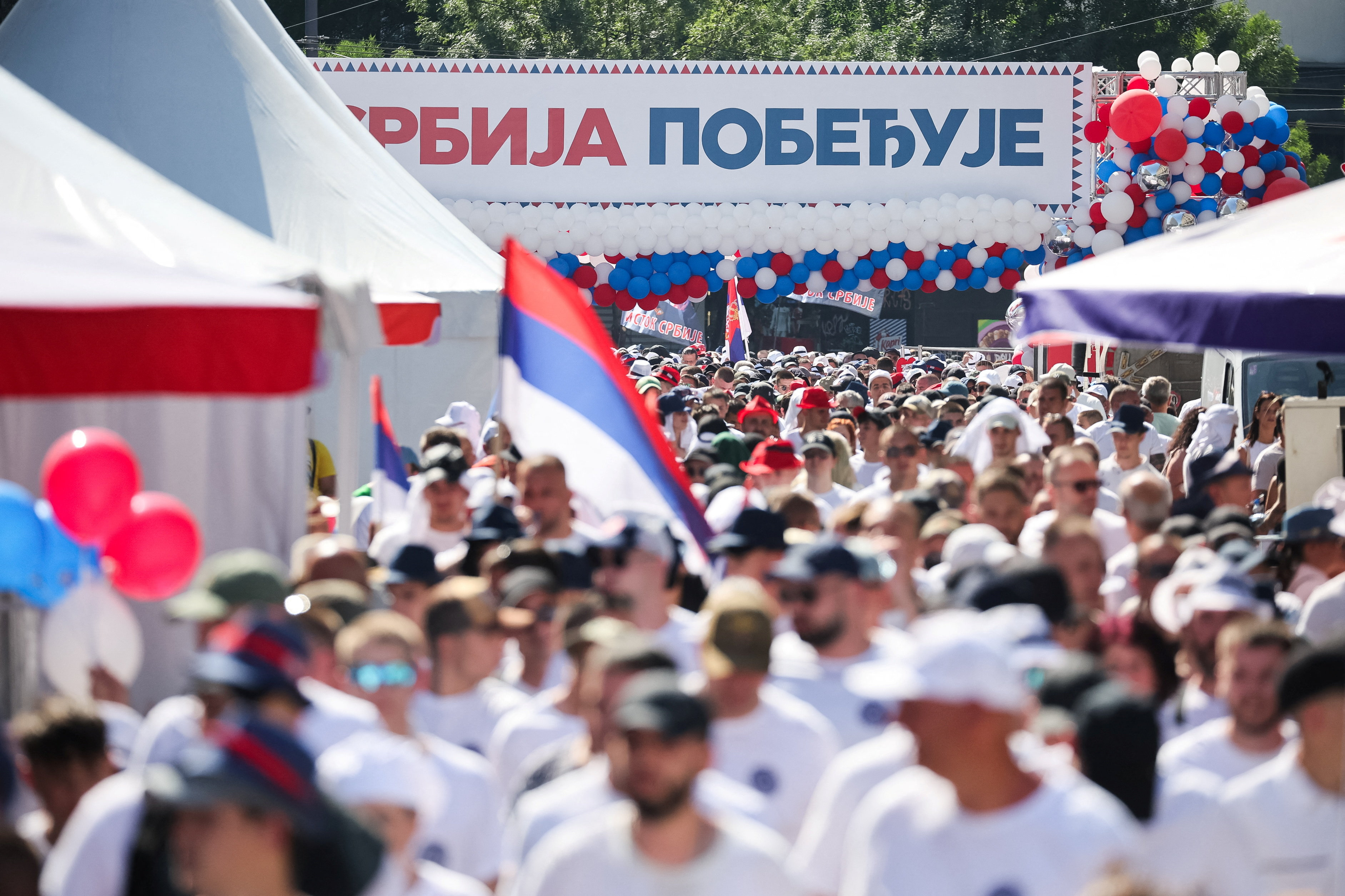 Supporters of Serbia's ruling Serbian Progressive Party (SNS). REUTERS/Djordje Kojadinovic
