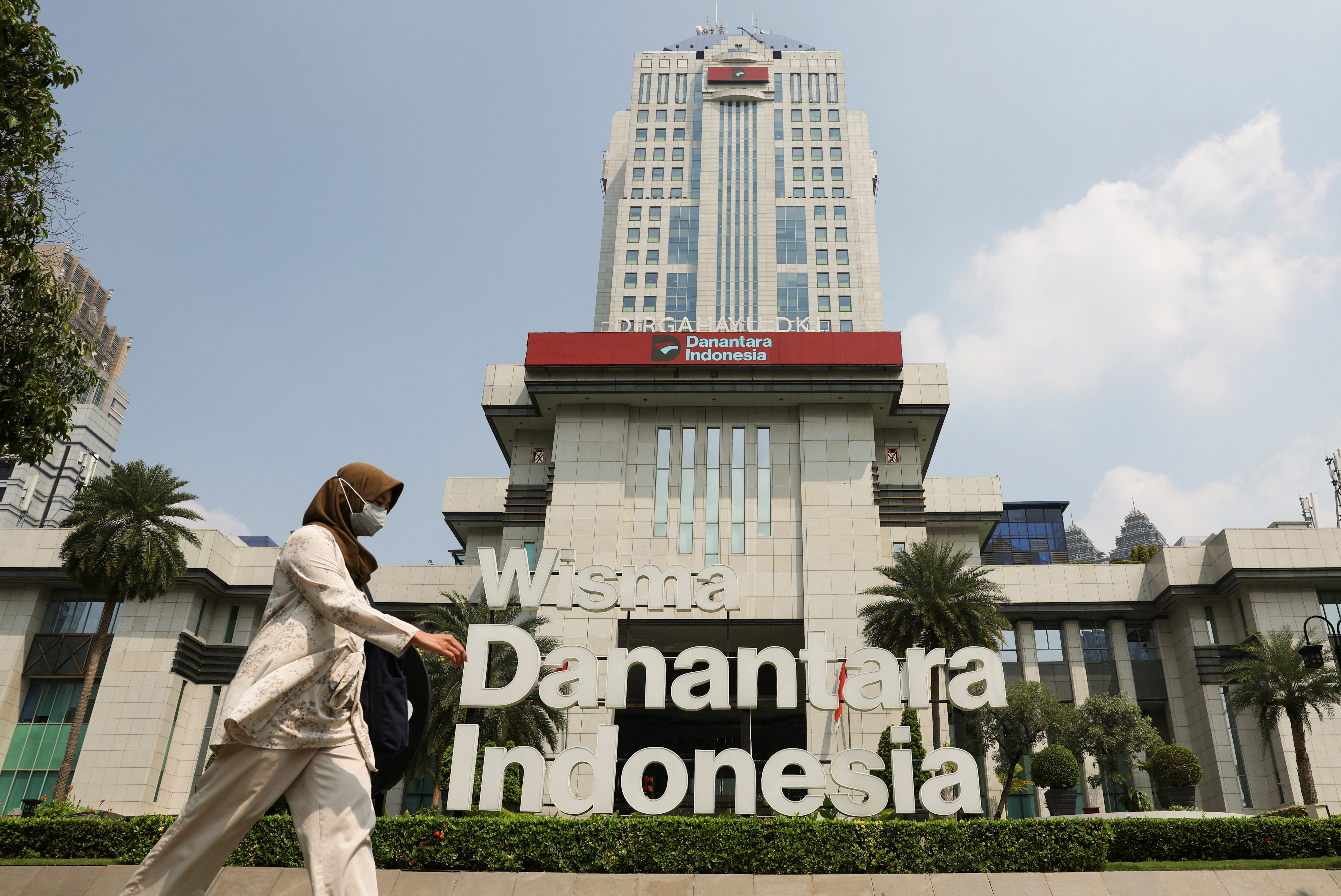 2026-06-19T042551Z_1581911042_RC2LRLAL3EJO_RTRMADP_3_INDONESIA-DANANTARA