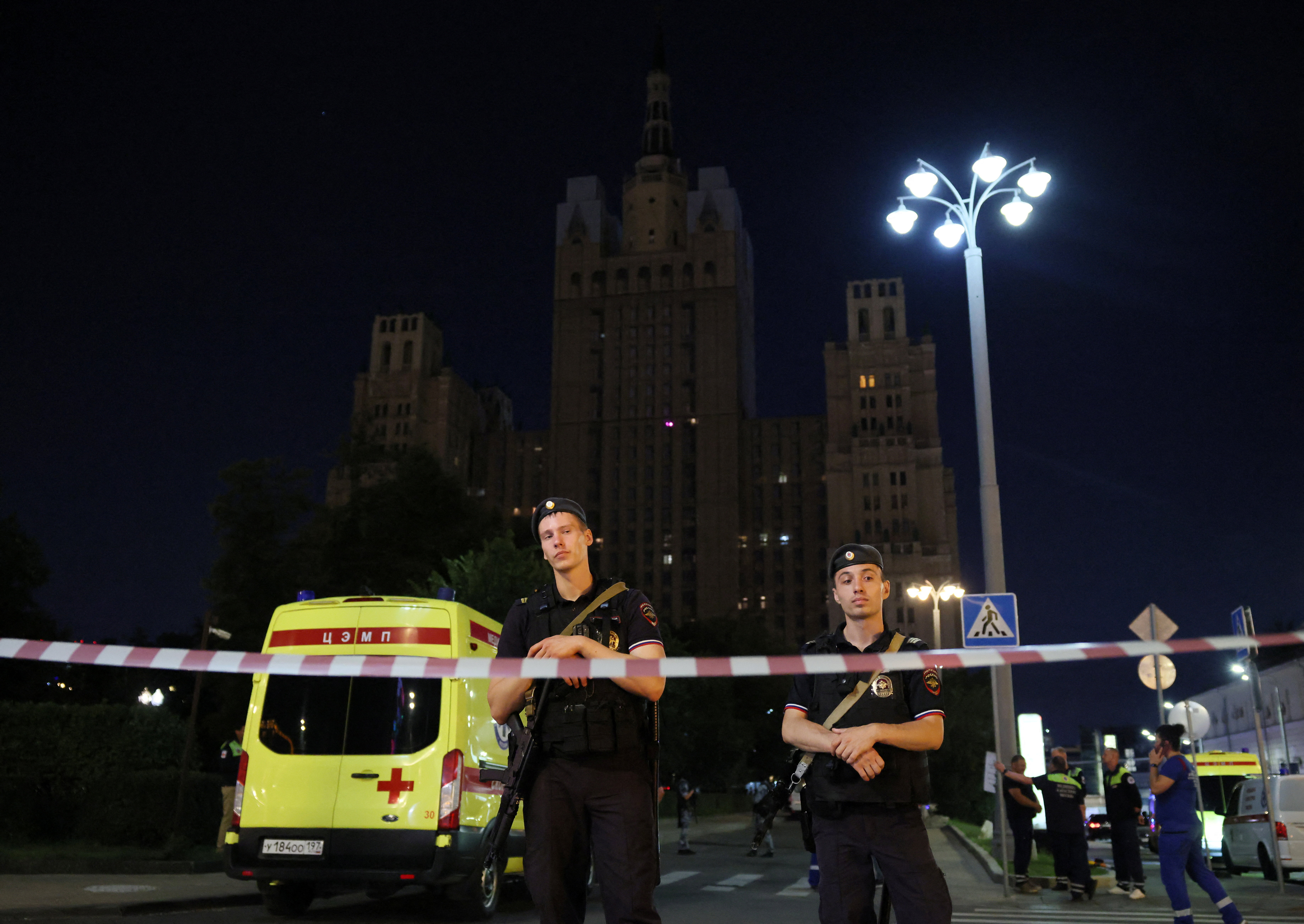 Police officers stand guard at the site of an explosion at a restaurant in central Moscow, Russia August 1, 2026. REUTERS/Anastasia Barashkova