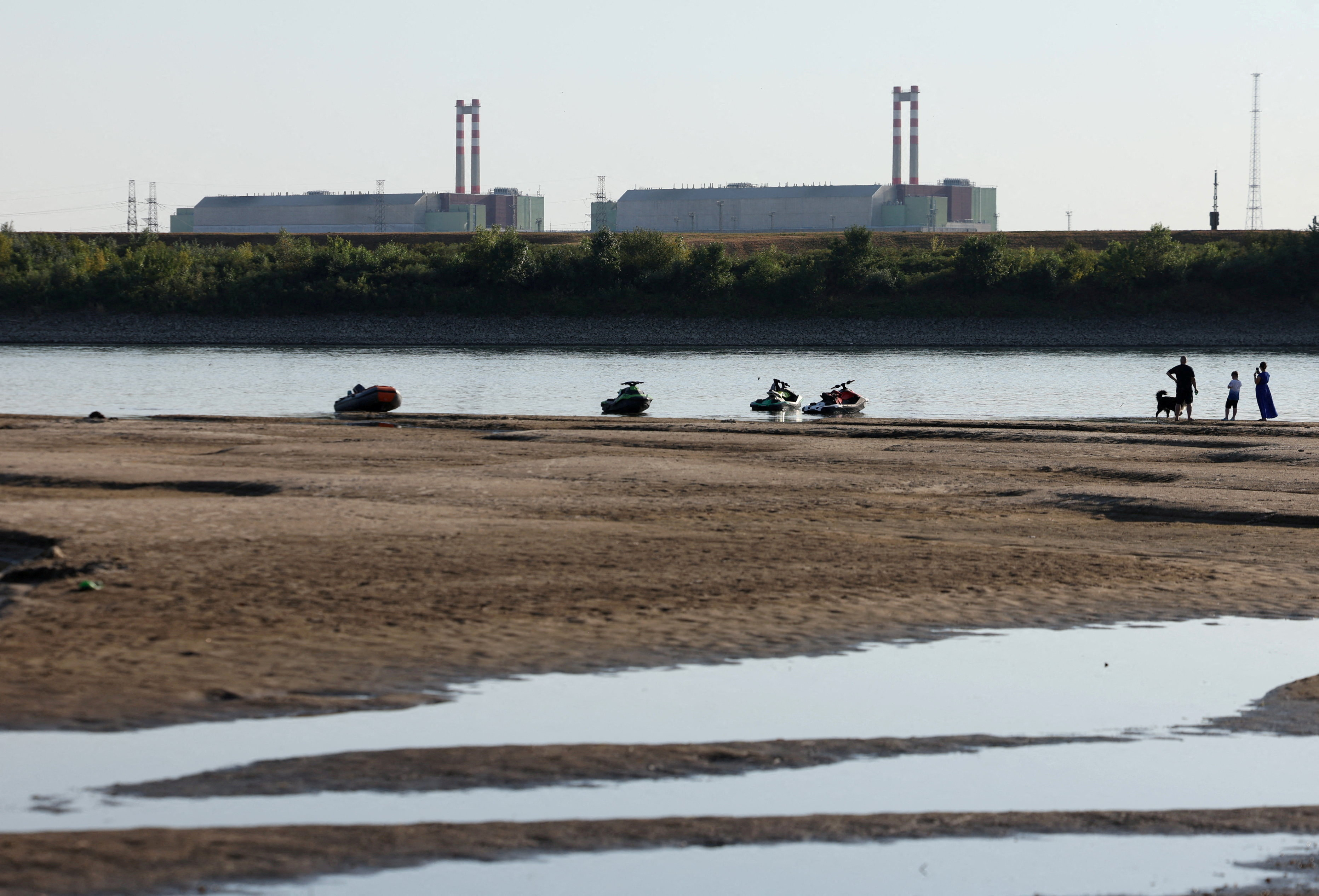 FILE PHOTO: Paks Nuclear Power Plant with the partially dried-up Danube riverbed in Dunaszentbenedek, Hungary, July 31, 2026. REUTERS/Bernadett Szabo/File Photo