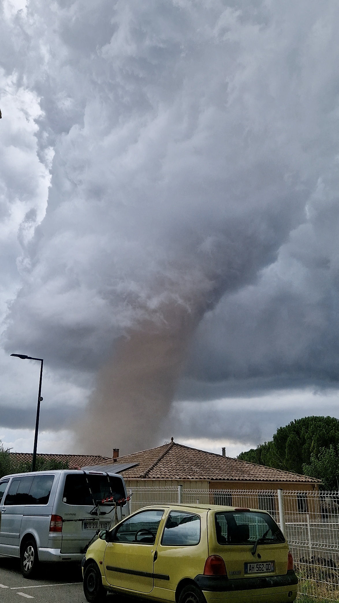 2026-08-24T191047Z_649389136_RC275NASMRBI_RTRMADP_3_FRANCE-WEATHER