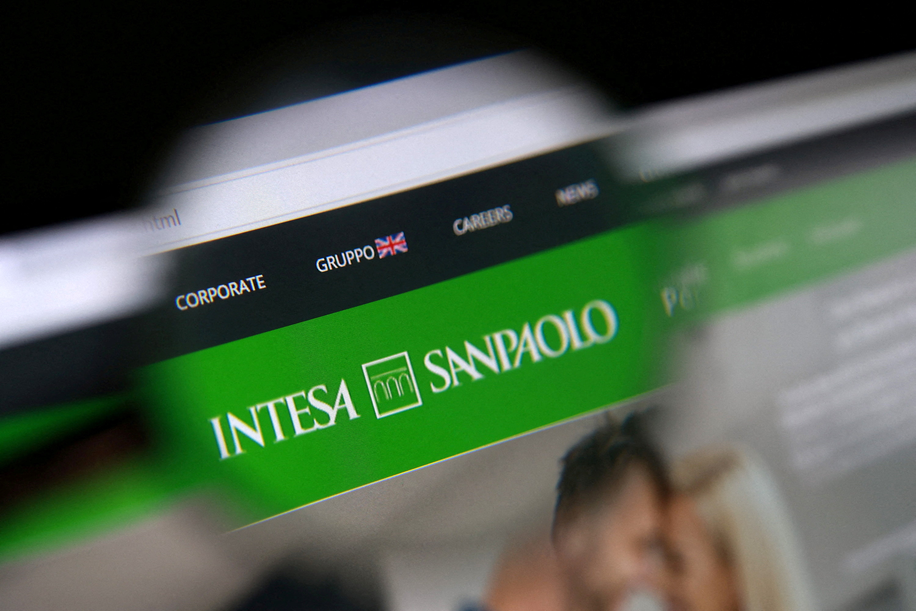 Intesa Sanpaolo logo. REUTERS/Dado Ruvic/Illustration/File Photo
