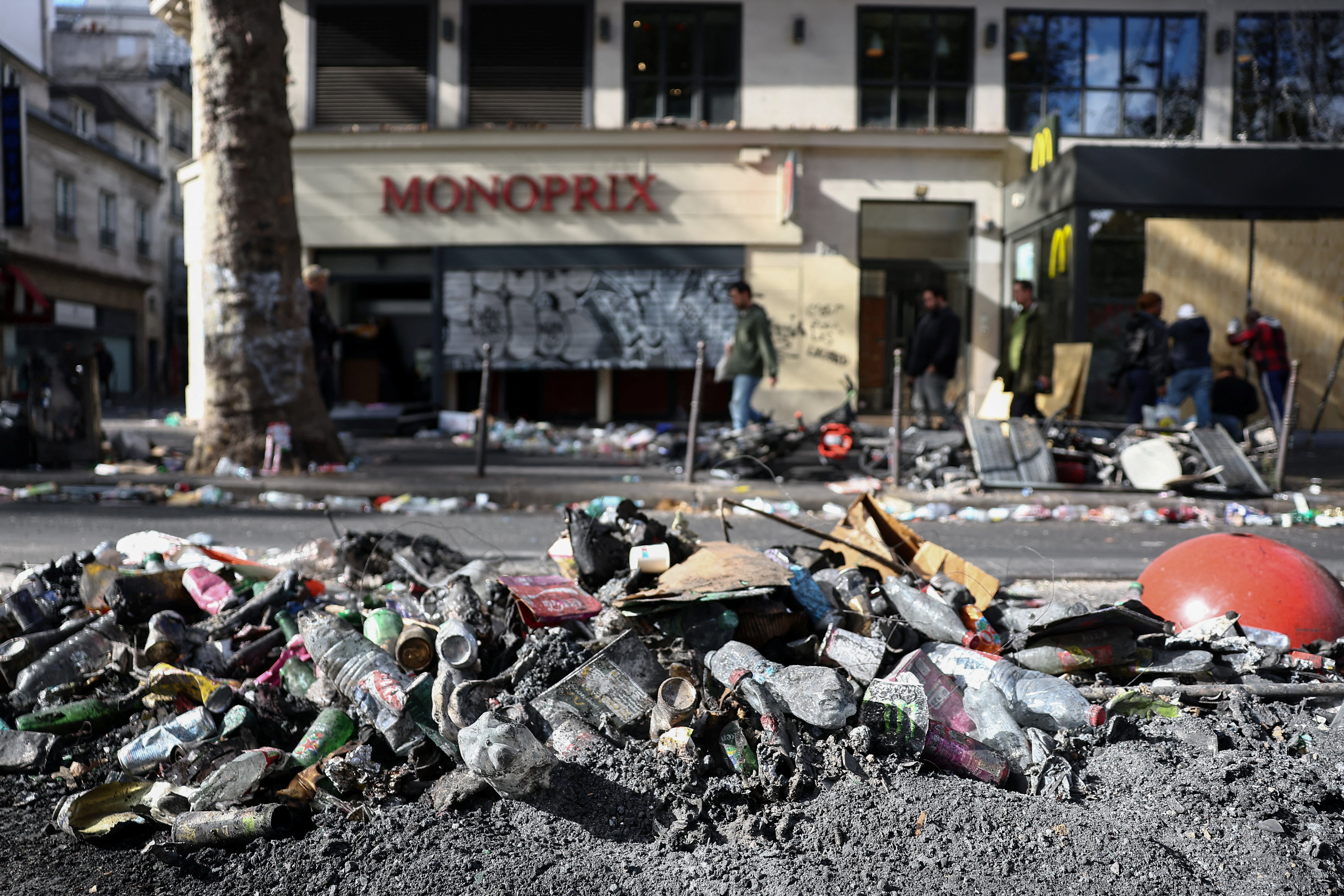 2026-10-18T121231Z_1072358470_RC2O5OALVSAX_RTRMADP_3_FRANCE-PROTEST.JPG