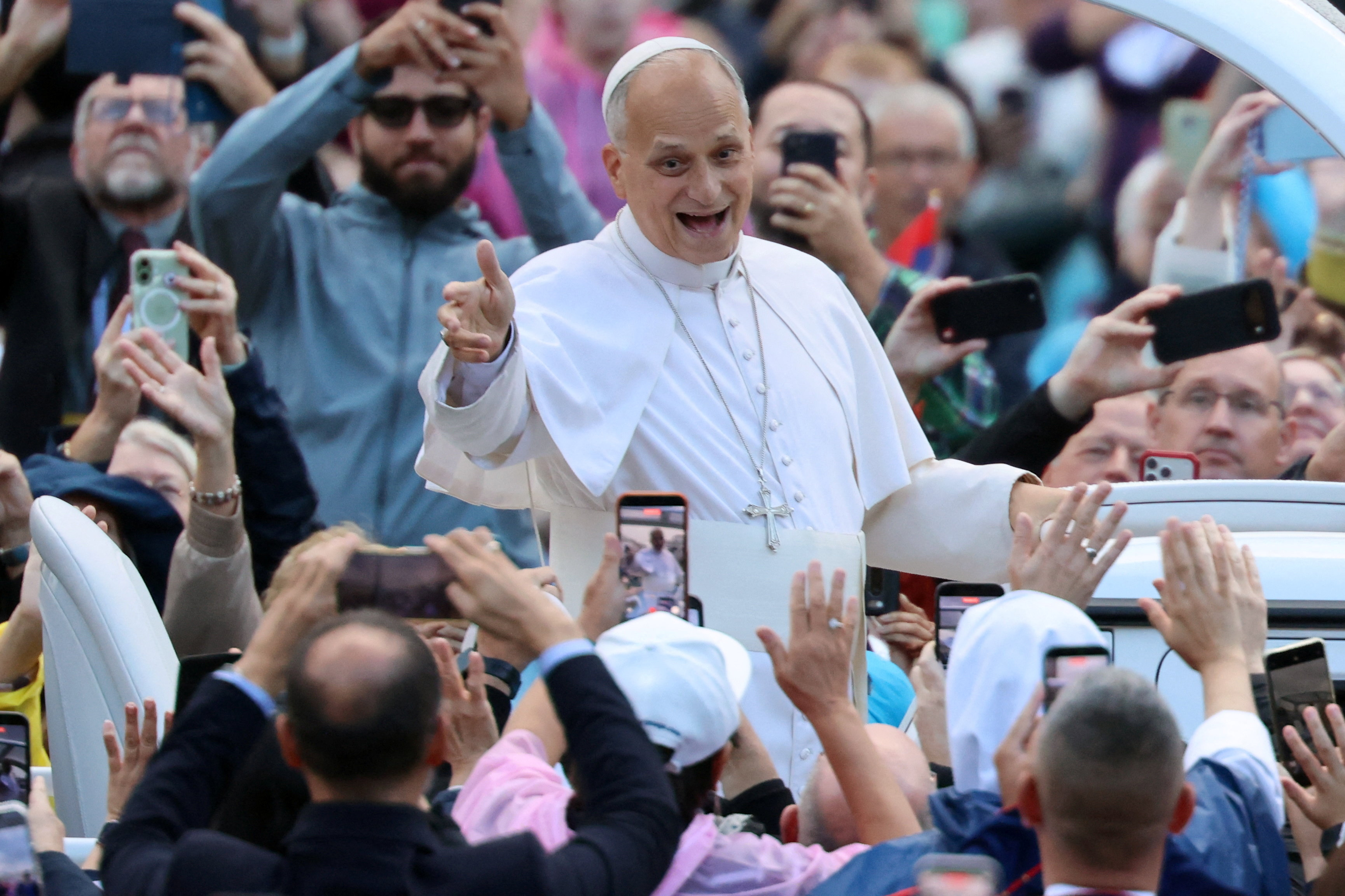 Pope Leo arrives to hold his first weekly general audience in St. Peter's Square since cancer surgery, at the Vatican, October 21, 2026. REUTERS/Yara Nardi