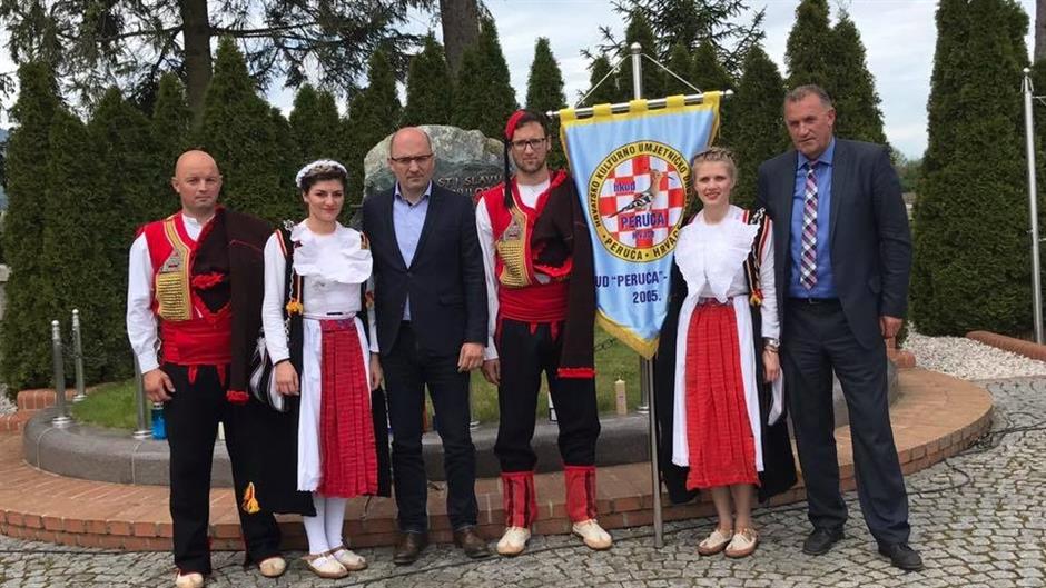 18424265_639252282936862_3322275913372319365_n