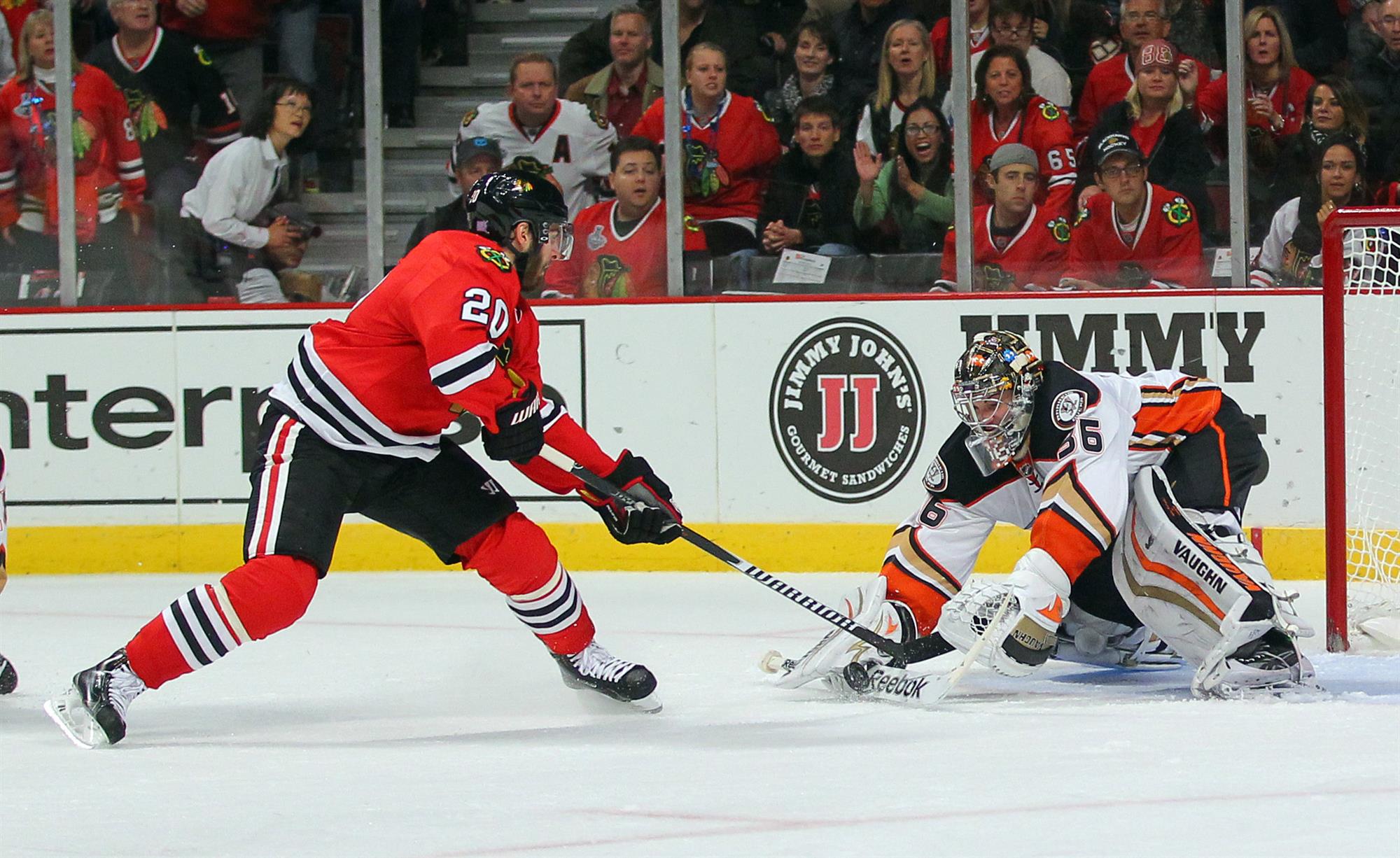 2014-10-29T023257Z_179953000_NOCID_RTRMADP_3_NHL-ANAHEIM-DUCKS-AT-CHICAGO-BLACKHAWKS