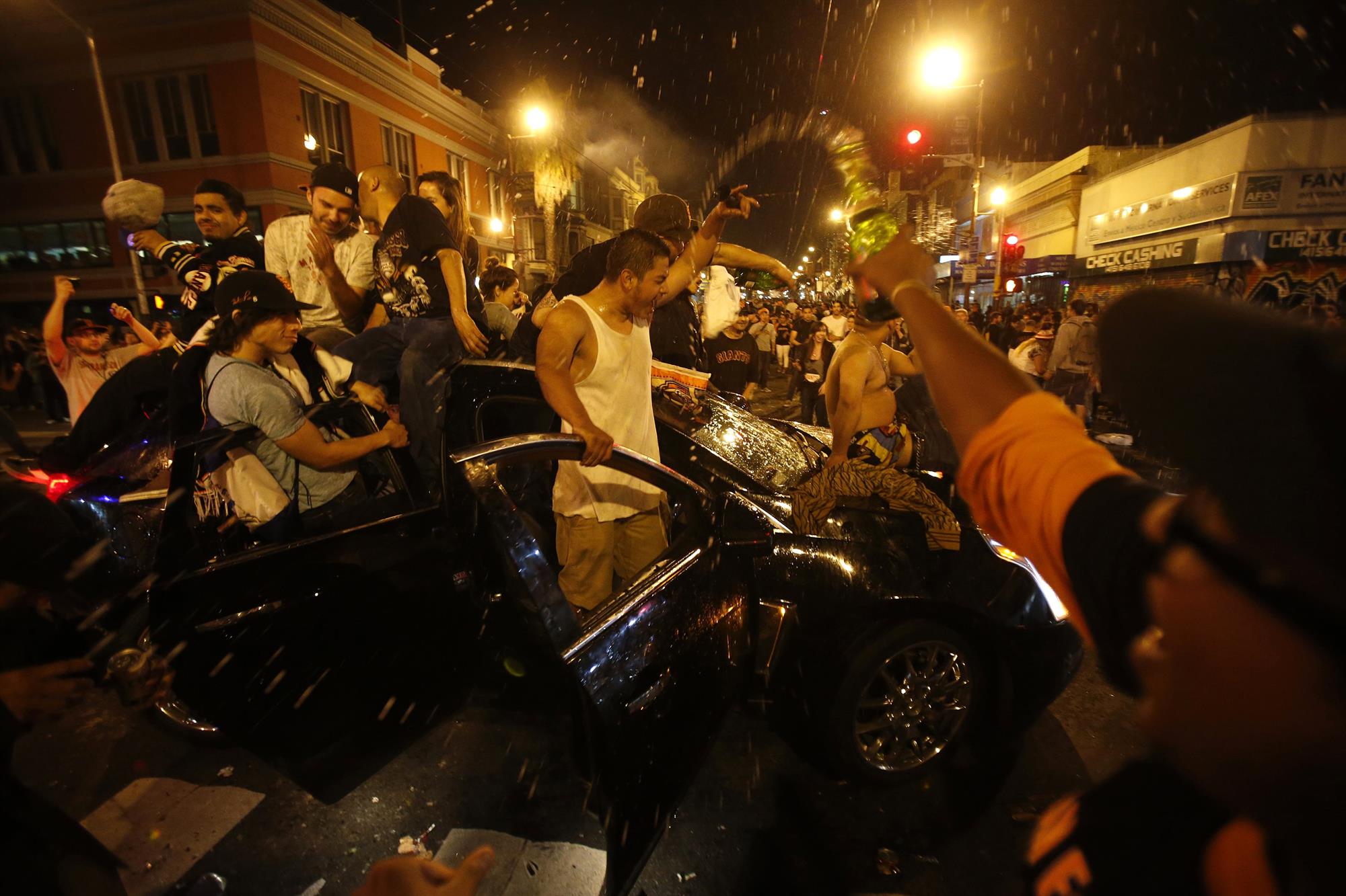 2014-10-30T085947Z_1092620825_GM1EAAU1B2702_RTRMADP_3_BASEBALL-WORLDSERIES