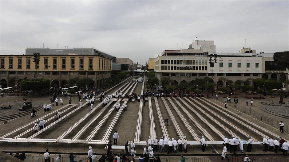 2015-02-16T002203Z_1539253773_GM1EB2G0N4101_RTRMADP_3_MEXICO-ODDLY