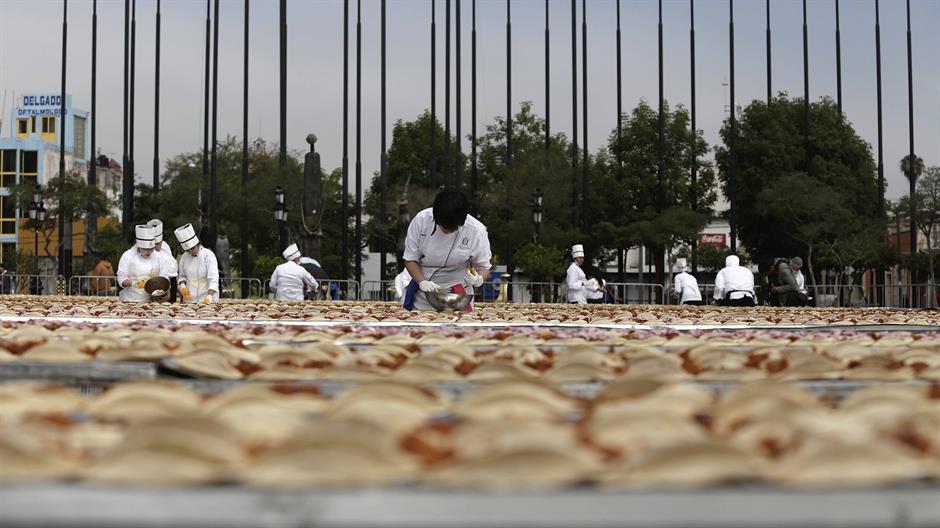 2015-02-16T002345Z_661068969_GM1EB2G0N7R01_RTRMADP_3_MEXICO-ODDLY