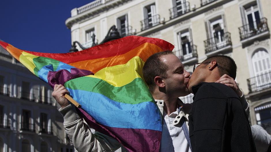 2015-02-22T160443Z_795945366_GM1EB2M1U3V01_RTRMADP_3_SPAIN-PROTEST