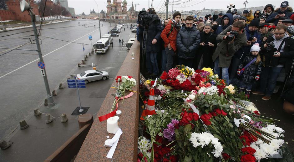 2015-02-28T090919Z_1451031861_GM1EB2S1BJ401_RTRMADP_3_RUSSIA-NEMTSOV