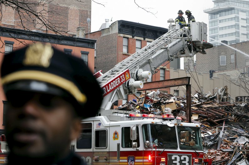 2015-03-27T183545Z_1666864190_GF10000040830_RTRMADP_3_USA-NEW-YORK-COLLAPSE
