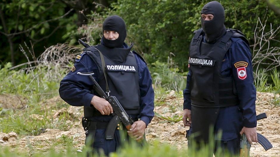 2015-04-28T054009Z_864392919_GF10000075584_RTRMADP_3_BOSNIA-POLICE-ATTACK