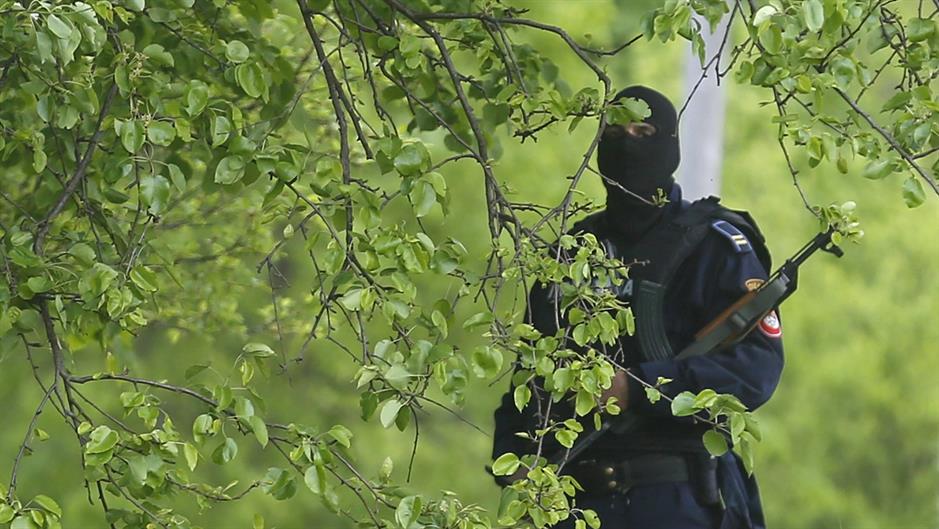 2015-04-28T054030Z_227651538_GF10000075585_RTRMADP_3_BOSNIA-POLICE-ATTACK