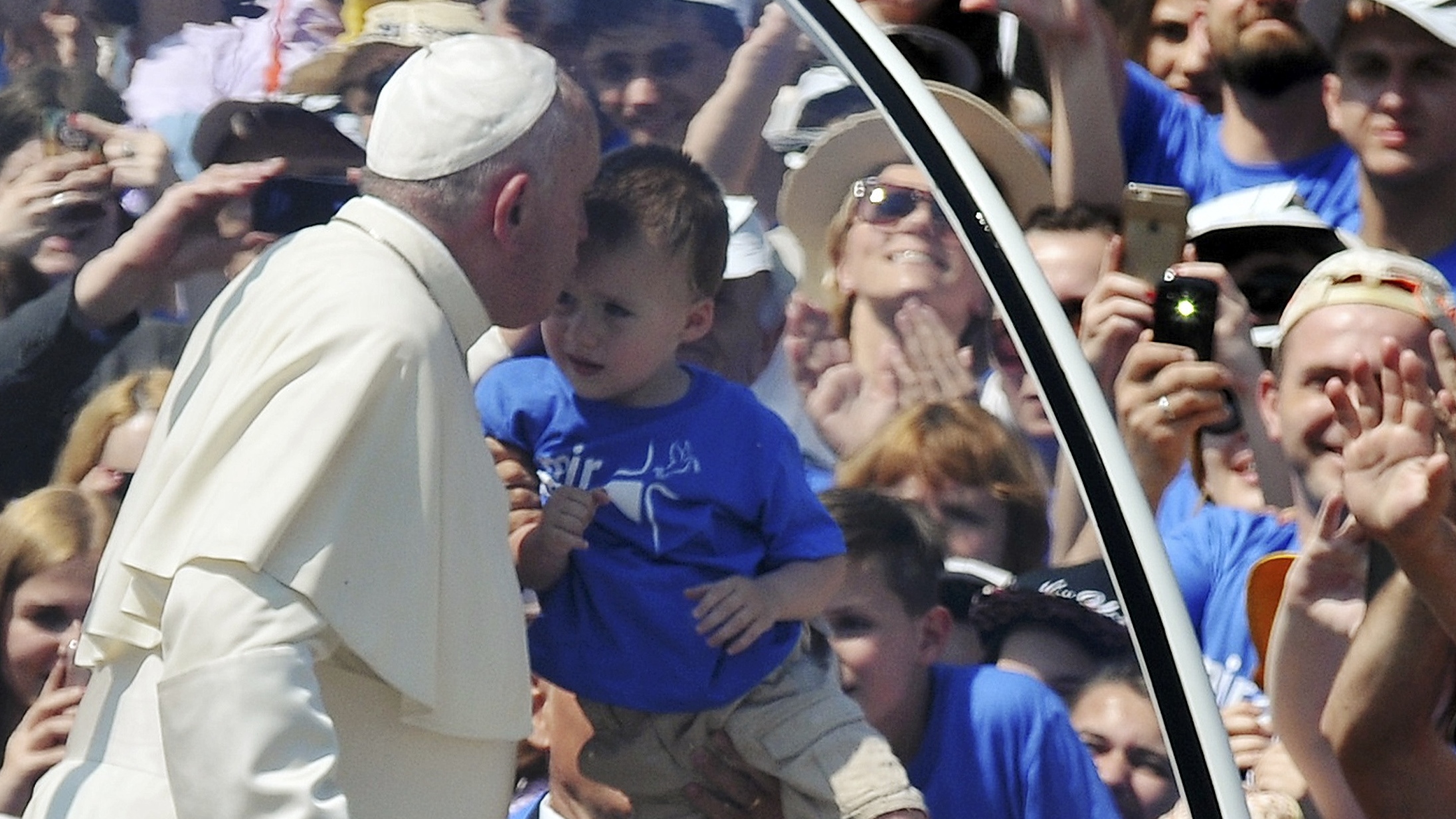 2015-06-06T104733Z_853509024_LR1EB660TYYBH_RTRMADP_3_BOSNIA-POPE