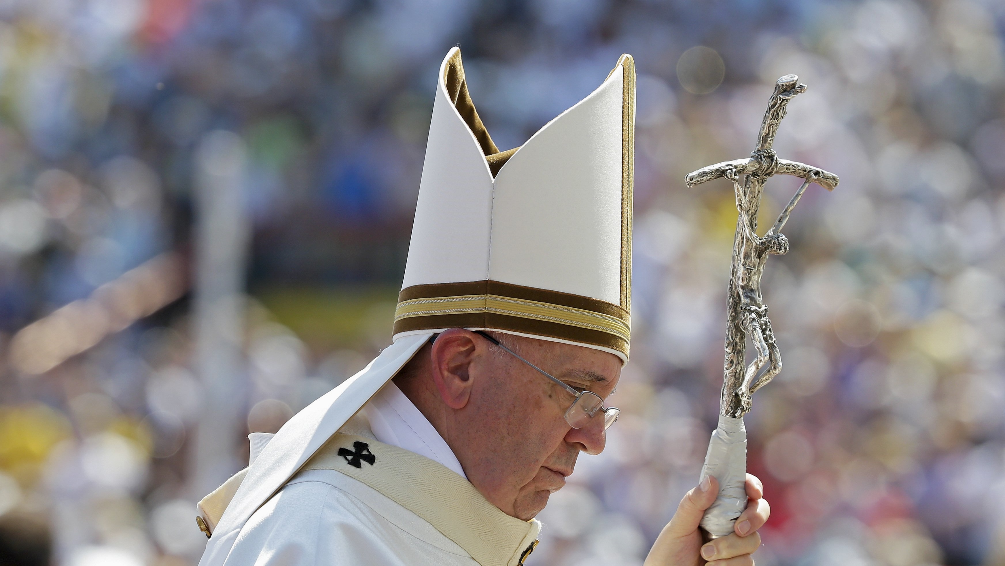 2015-06-06T112223Z_428168775_GF10000118961_RTRMADP_3_BOSNIA-POPE